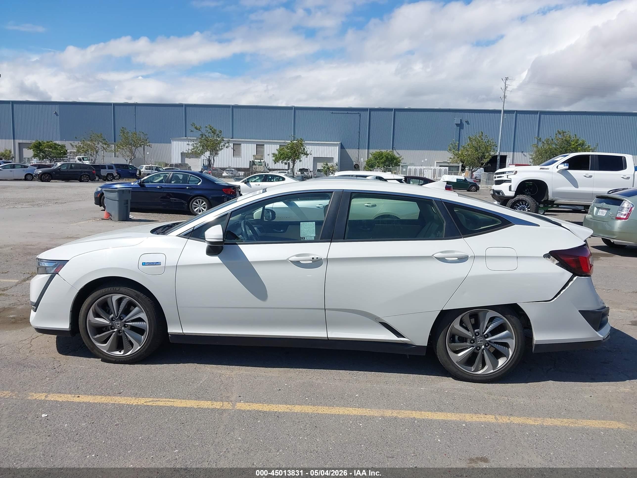 2019 Honda Clarity Plug-in Hybrid Touring White vin: JHMZC5F34KC001732