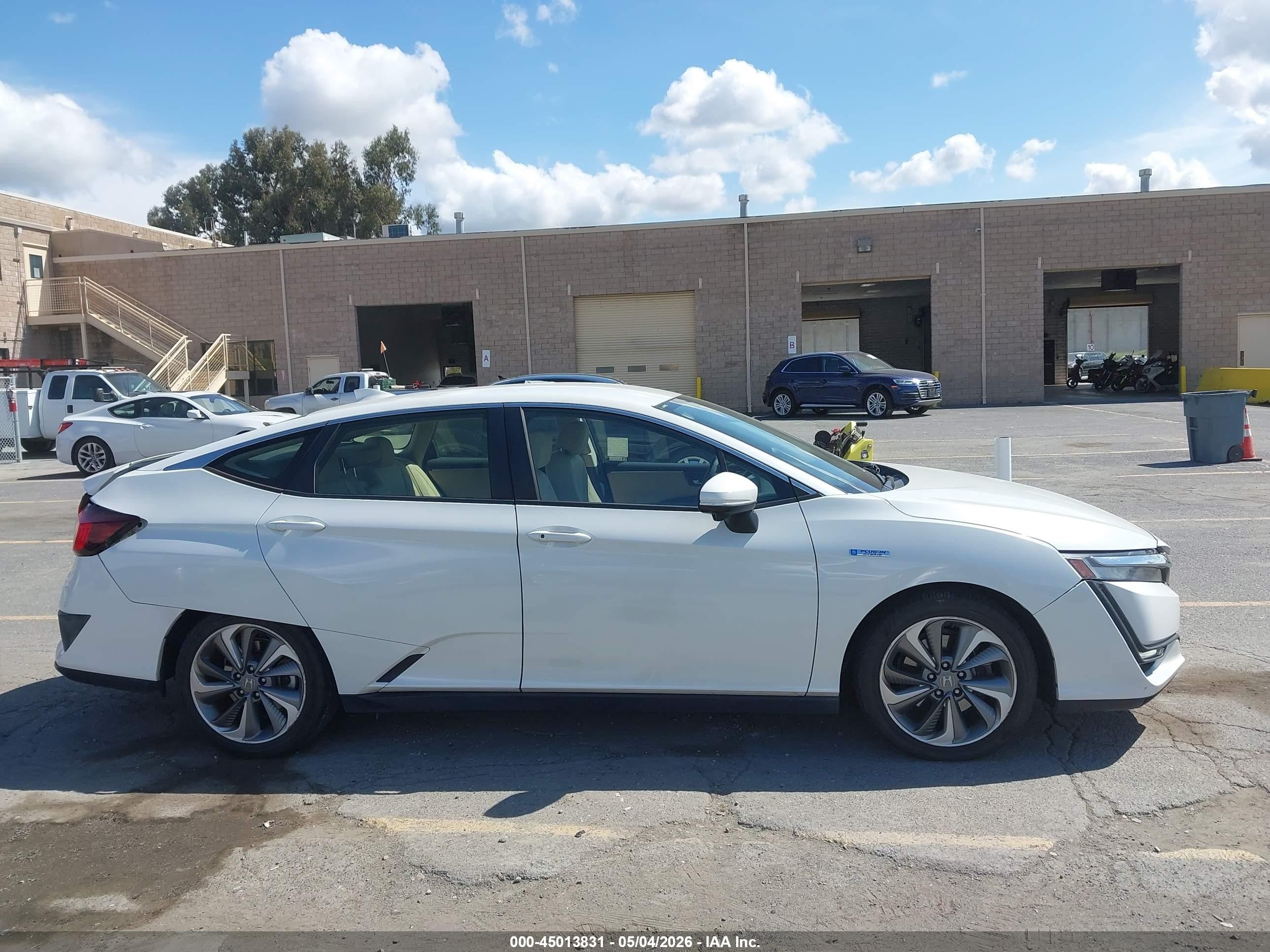 2019 Honda Clarity Plug-in Hybrid Touring White vin: JHMZC5F34KC001732
