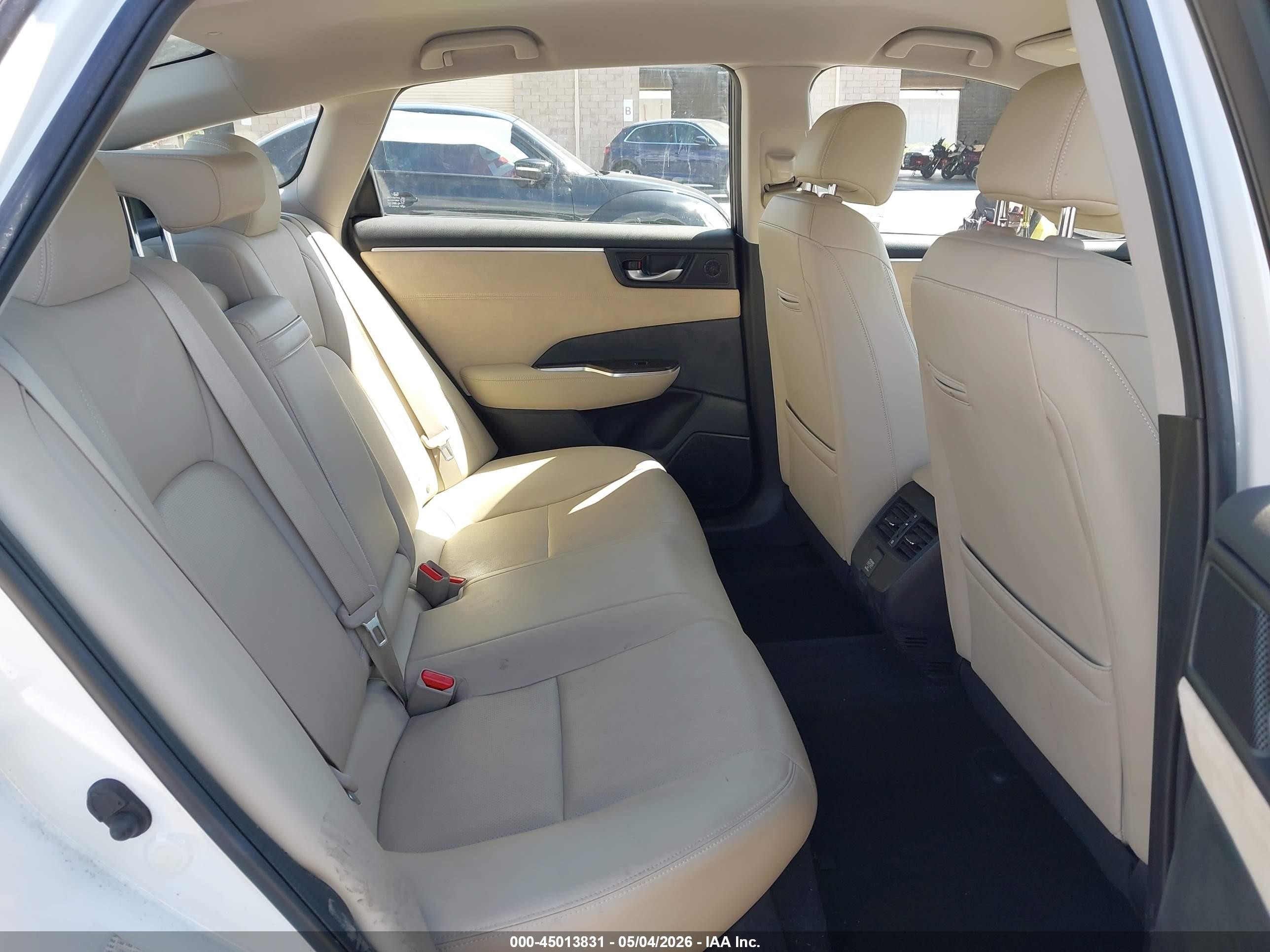2019 Honda Clarity Plug-in Hybrid Touring White vin: JHMZC5F34KC001732