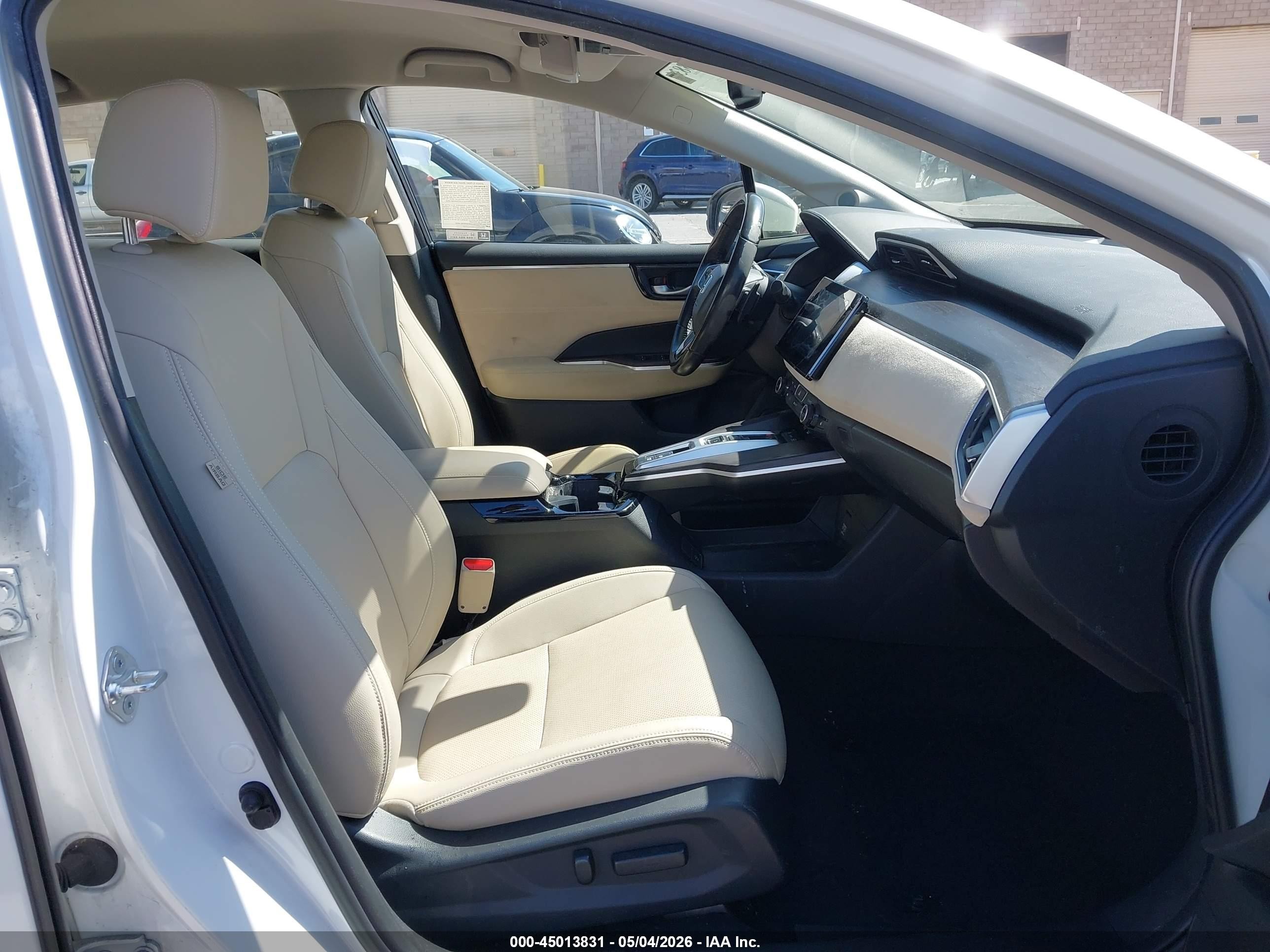 2019 Honda Clarity Plug-in Hybrid Touring White vin: JHMZC5F34KC001732