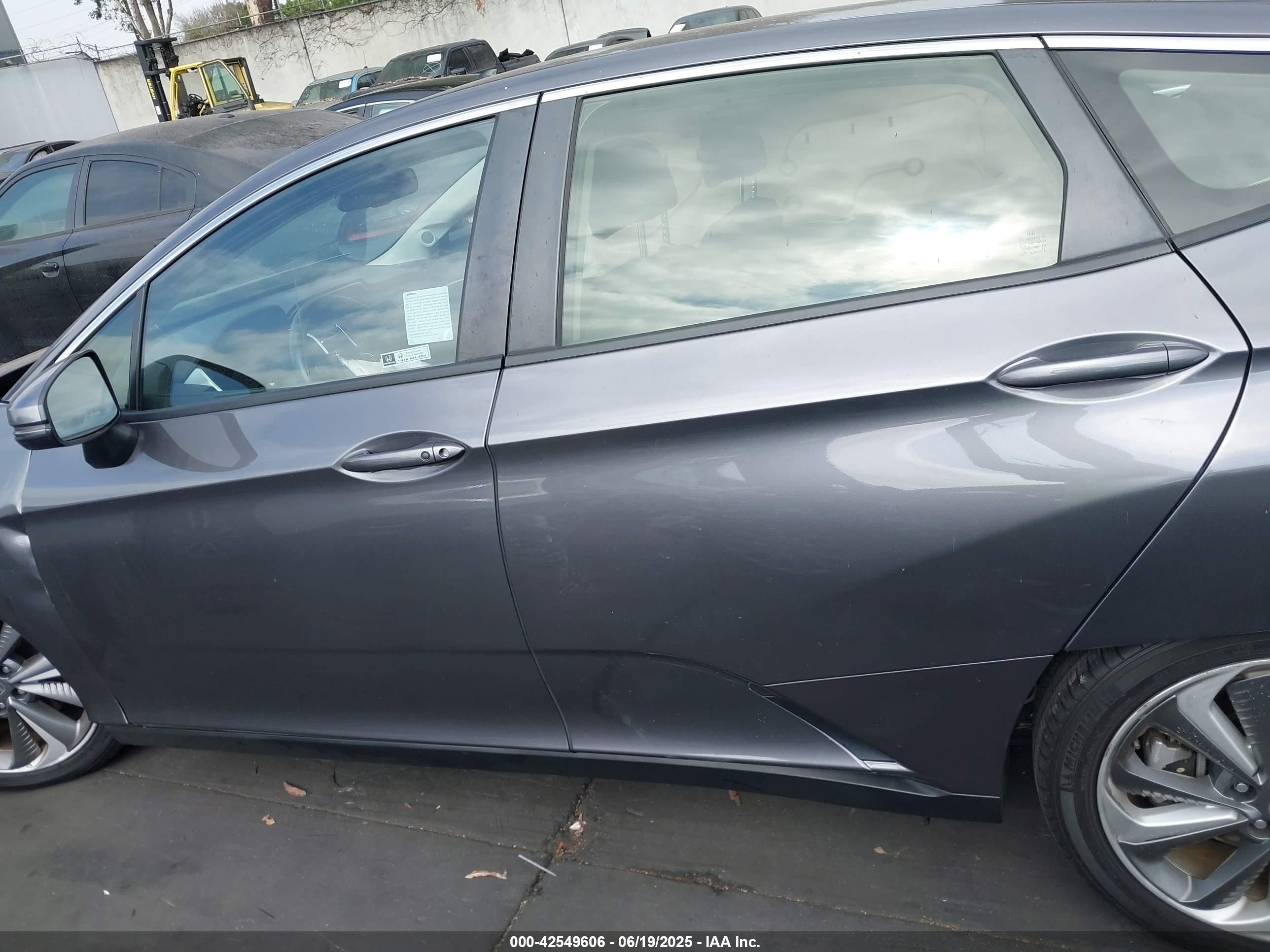 2021 Honda Clarity Plug-in Hybrid Touring Серый vin: JHMZC5F35MC000091