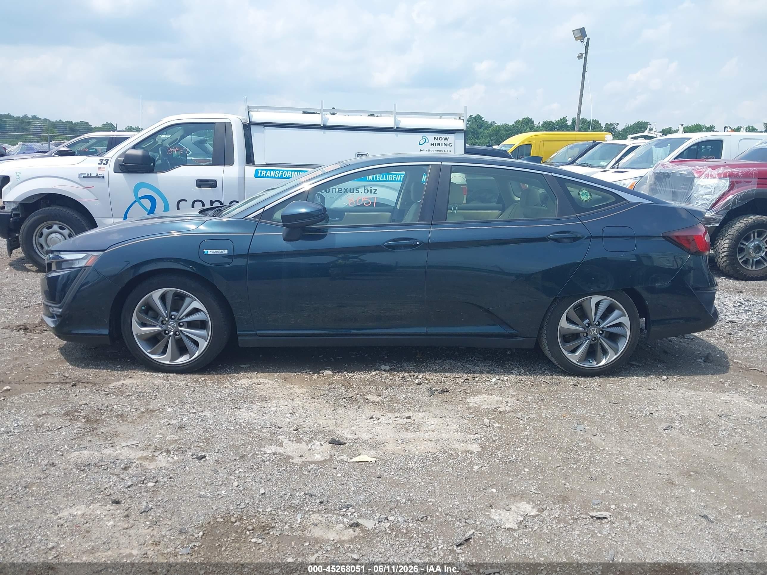 2018 Honda Clarity Plug-in Hybrid Touring Blue vin: JHMZC5F36JC002525