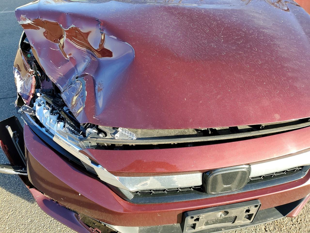 2018 Honda Clarity Touring Burgundy vin: JHMZC5F36JC007823