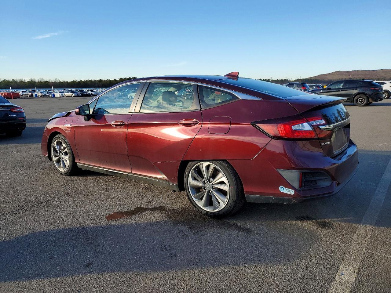 2018 Honda Clarity Touring Burgundy vin: JHMZC5F36JC007823
