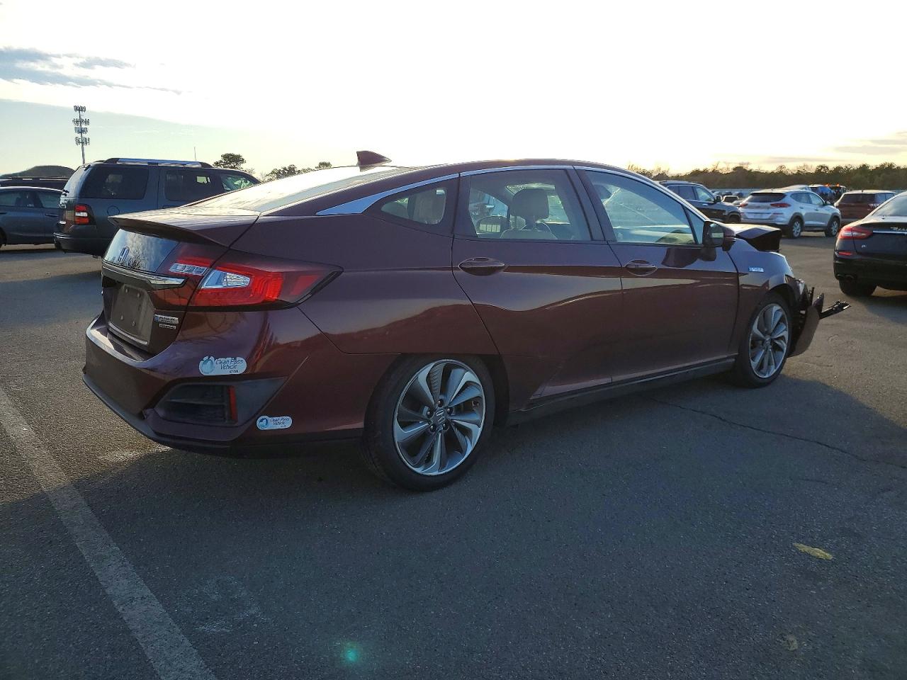 2018 Honda Clarity Touring Burgundy vin: JHMZC5F36JC007823