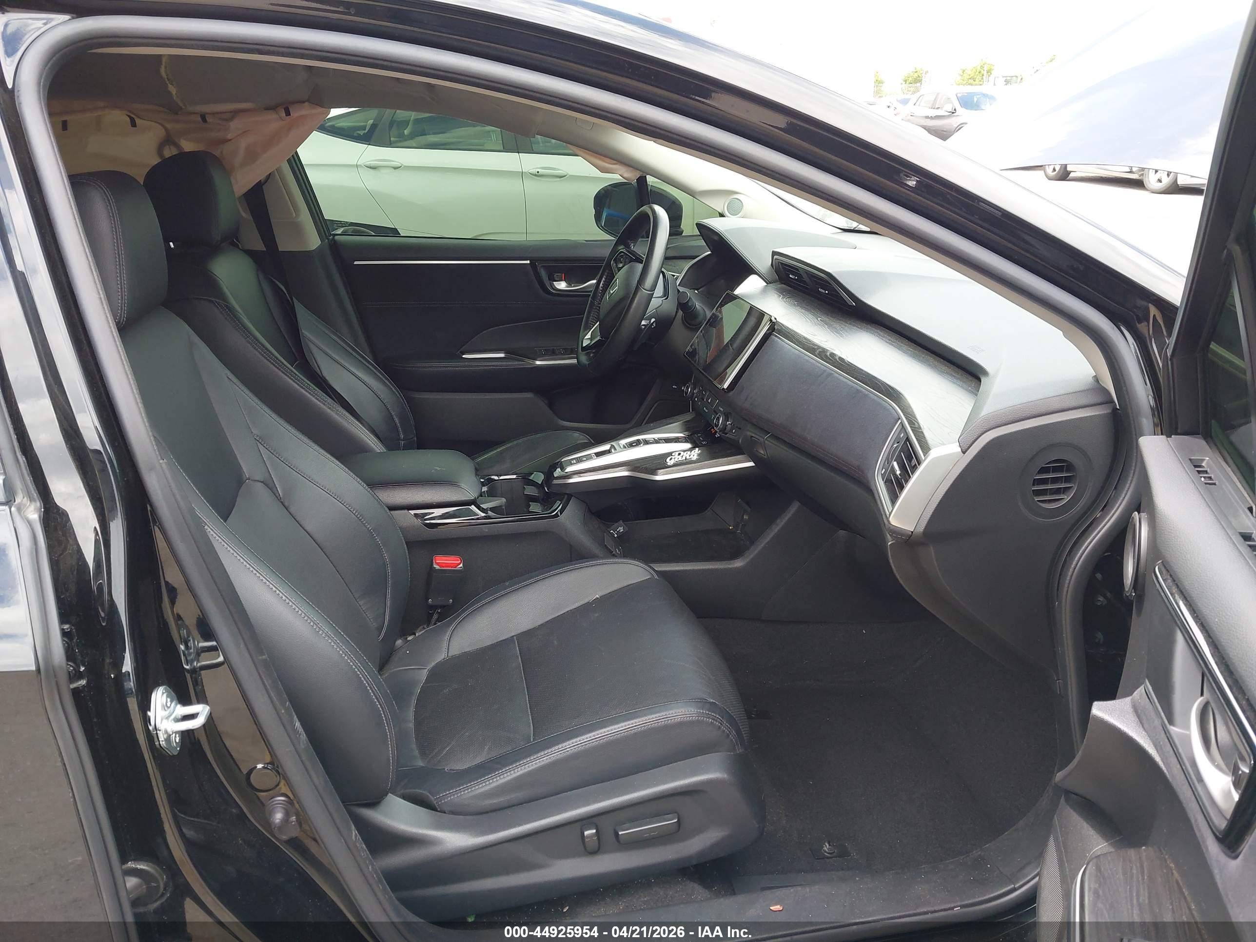 2018 Honda Clarity Plug-in Hybrid Touring Black vin: JHMZC5F37JC012674