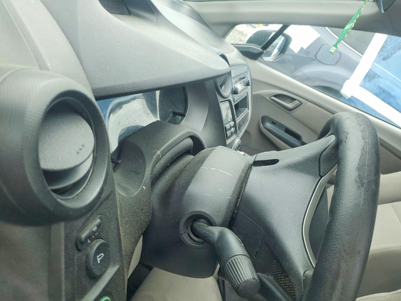 2011 Honda Insight White vin: JHMZE2H32BS007802
