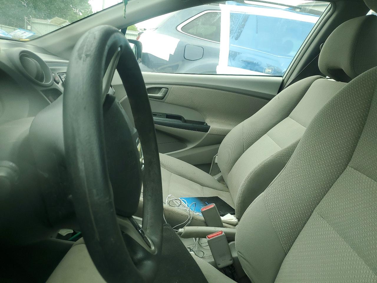2011 Honda Insight White vin: JHMZE2H32BS007802