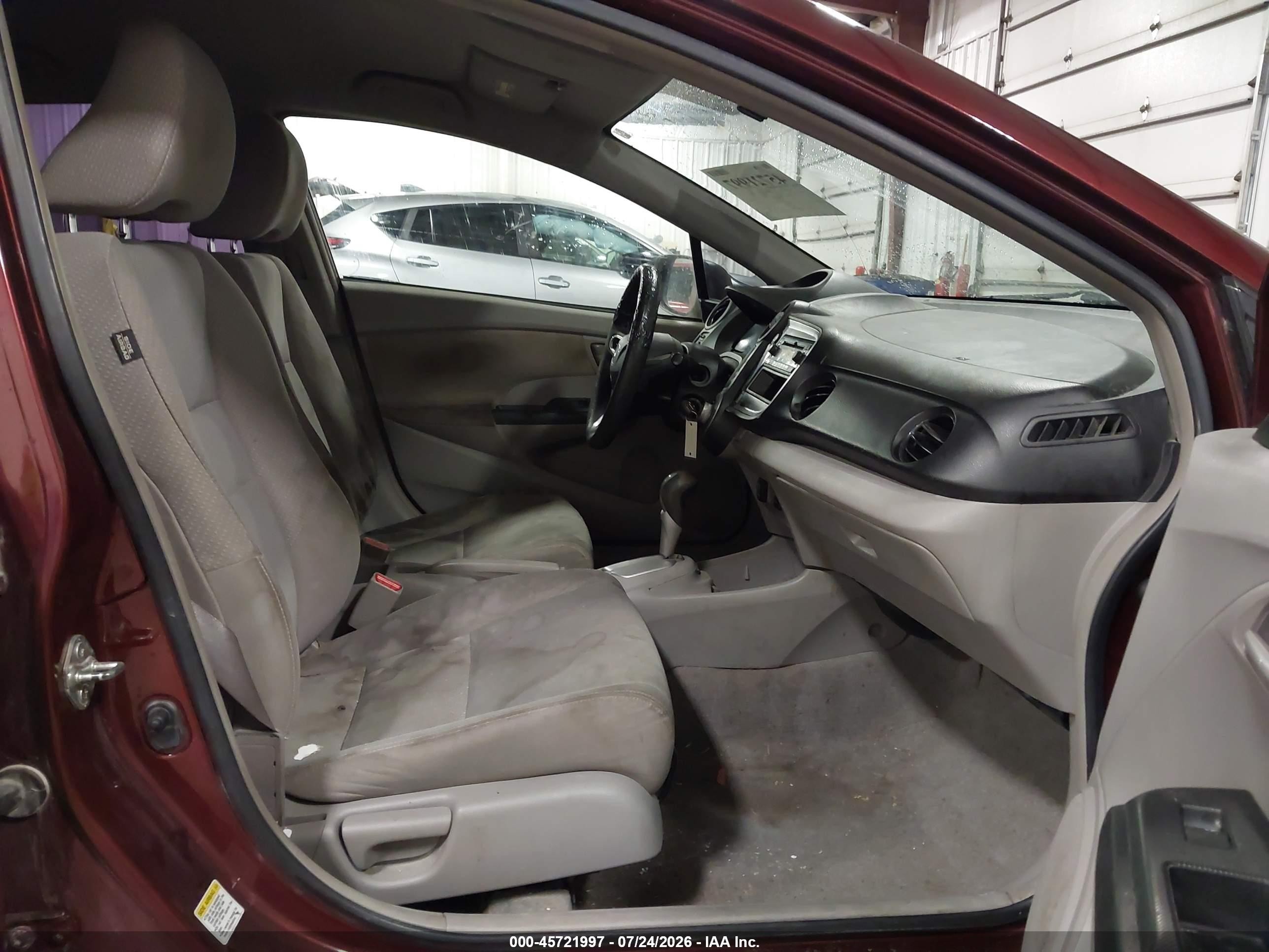 2011 Honda Insight   Red vin: JHMZE2H33BS005654
