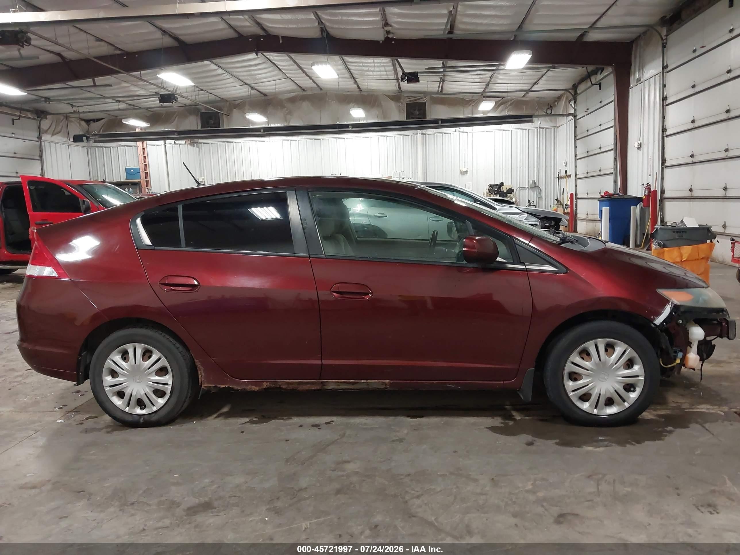 2011 Honda Insight   Red vin: JHMZE2H33BS005654