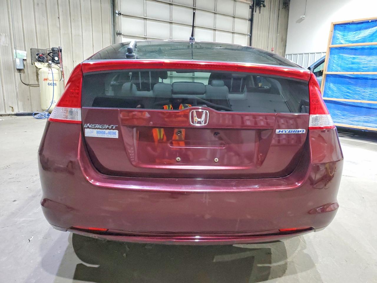 2011 Honda Insight Maroon vin: JHMZE2H35BS008104