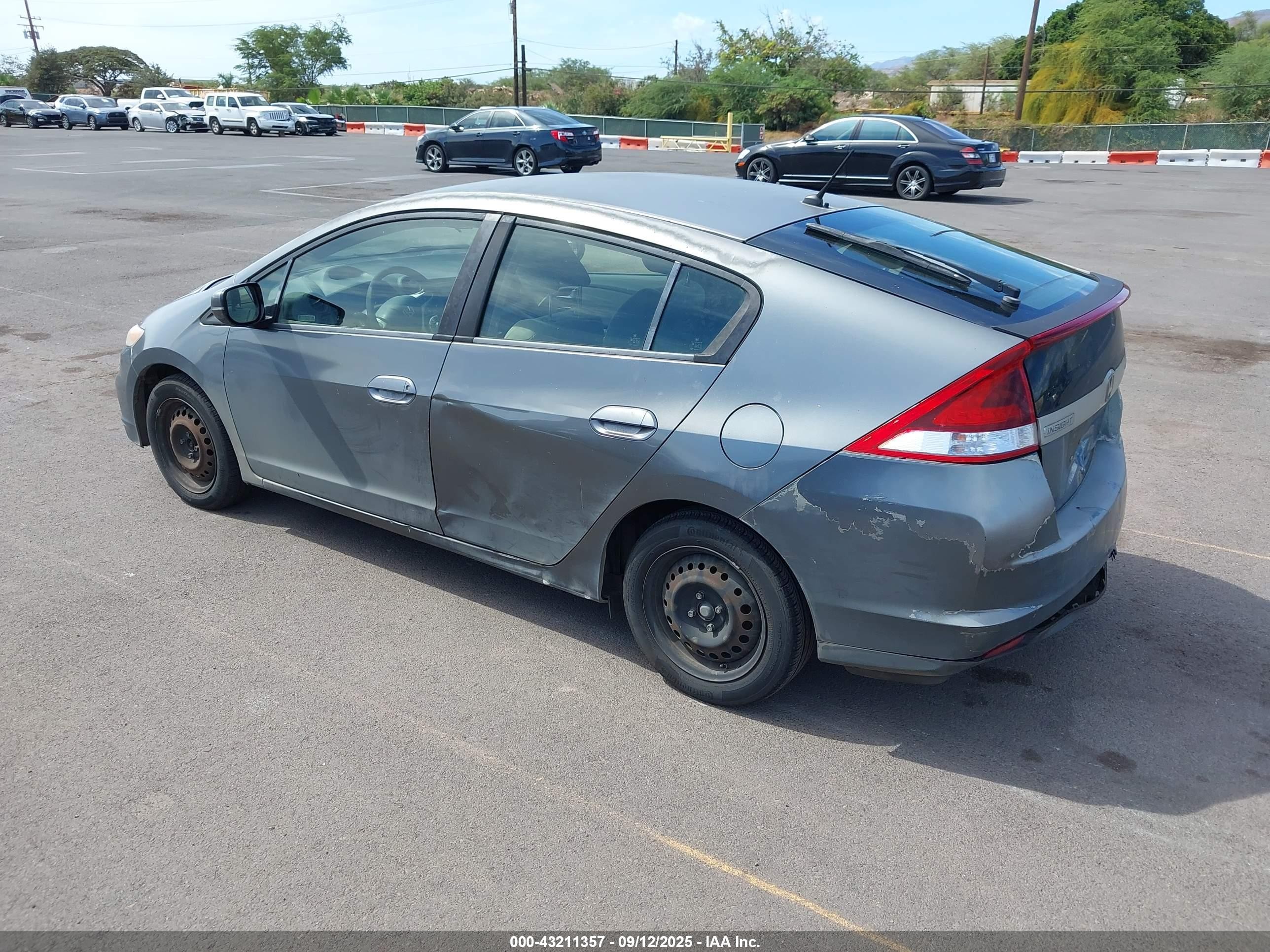 2014 Honda Insight   Gray vin: JHMZE2H37ES001644