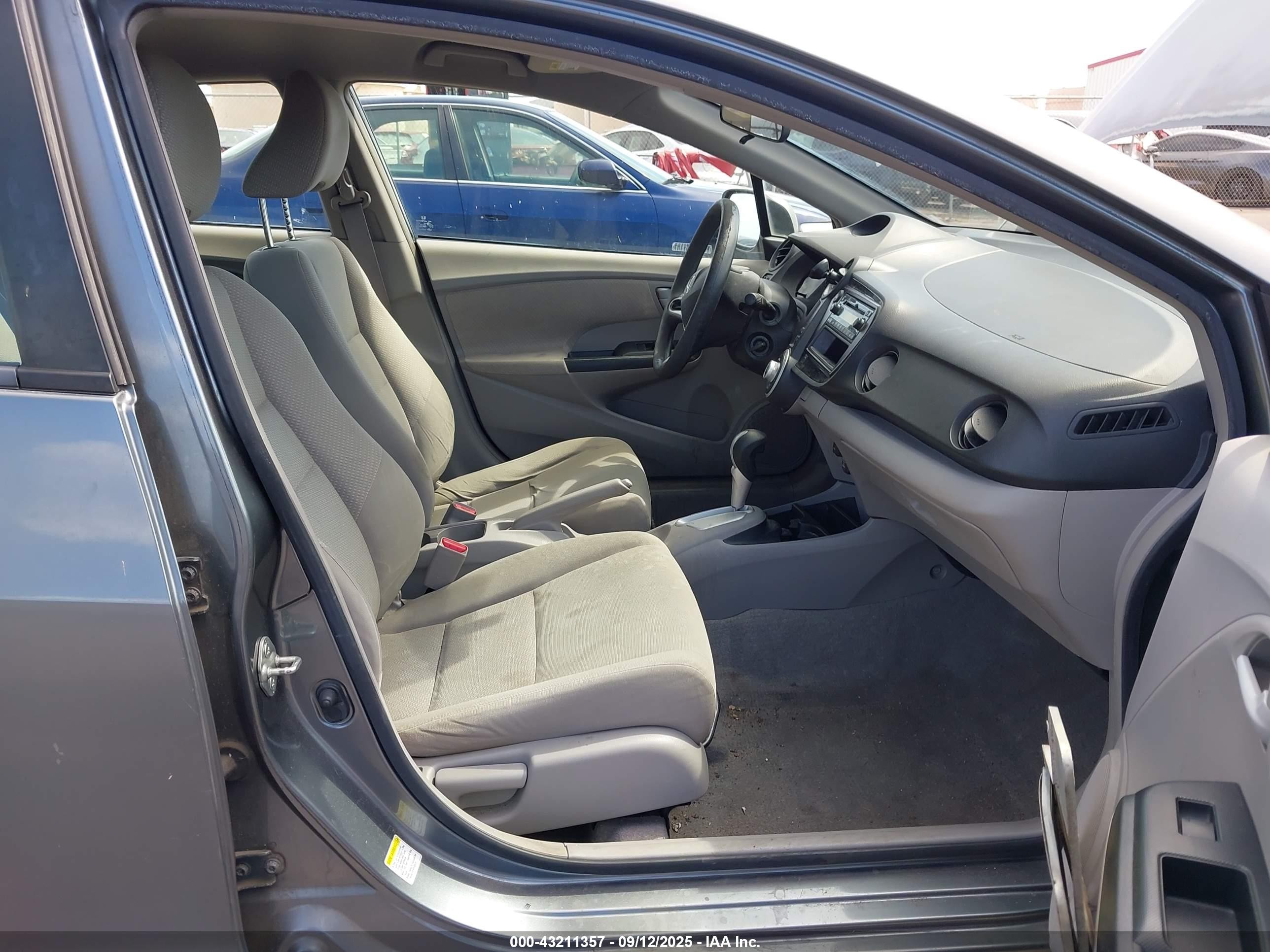 2014 Honda Insight   Gray vin: JHMZE2H37ES001644
