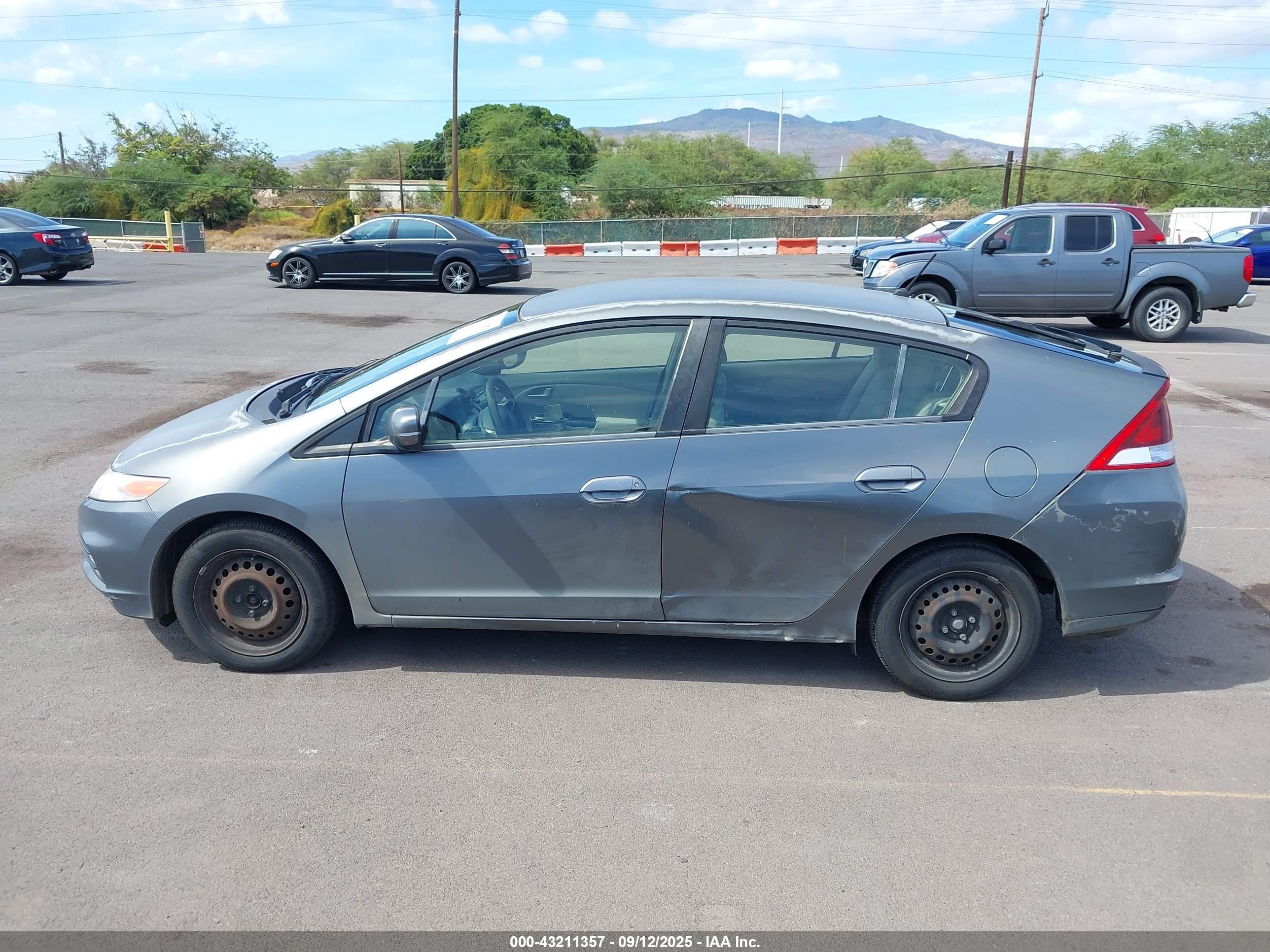 2014 Honda Insight   Gray vin: JHMZE2H37ES001644