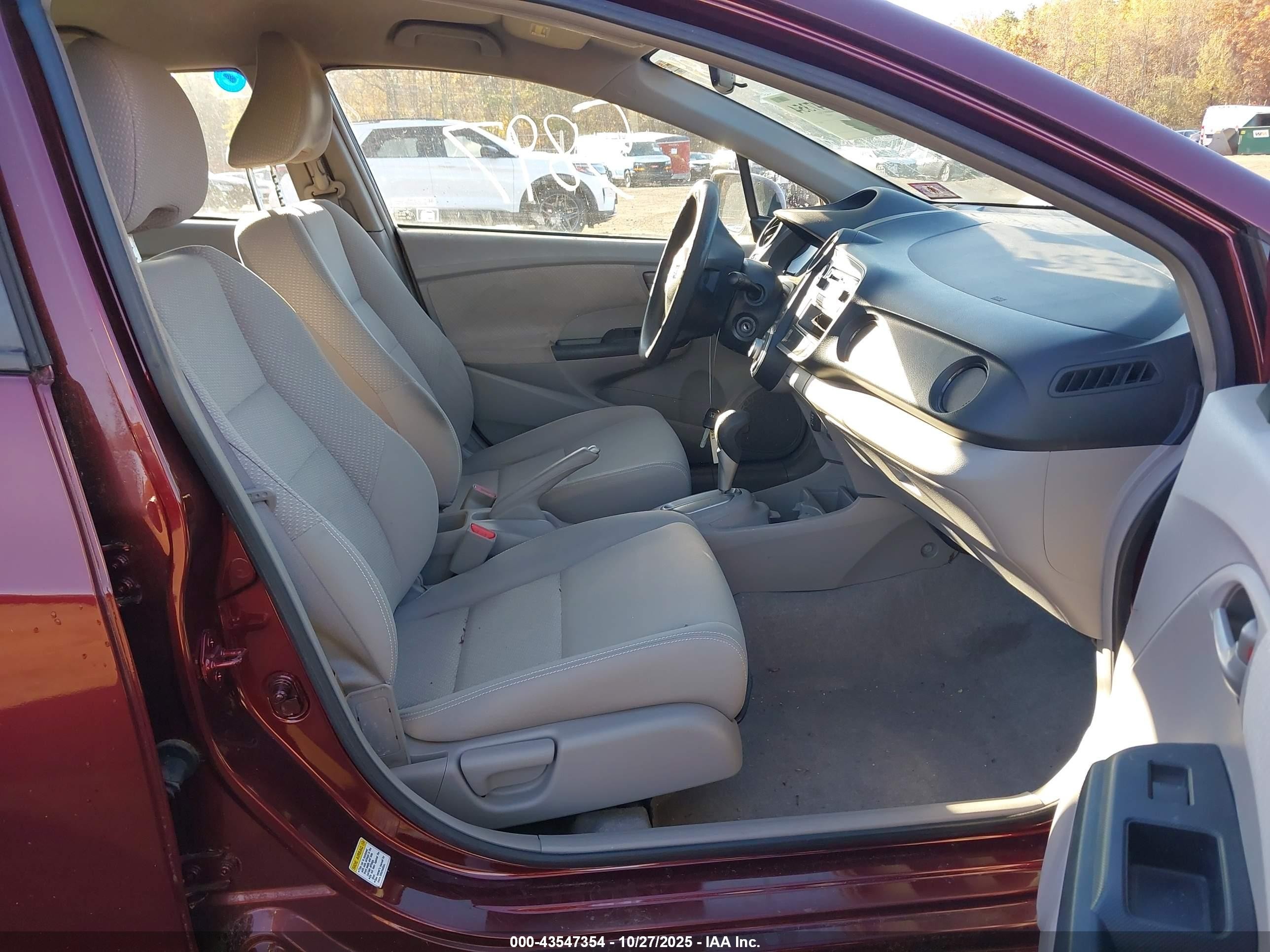 2011 Honda Insight   Burgundy vin: JHMZE2H38BS007335
