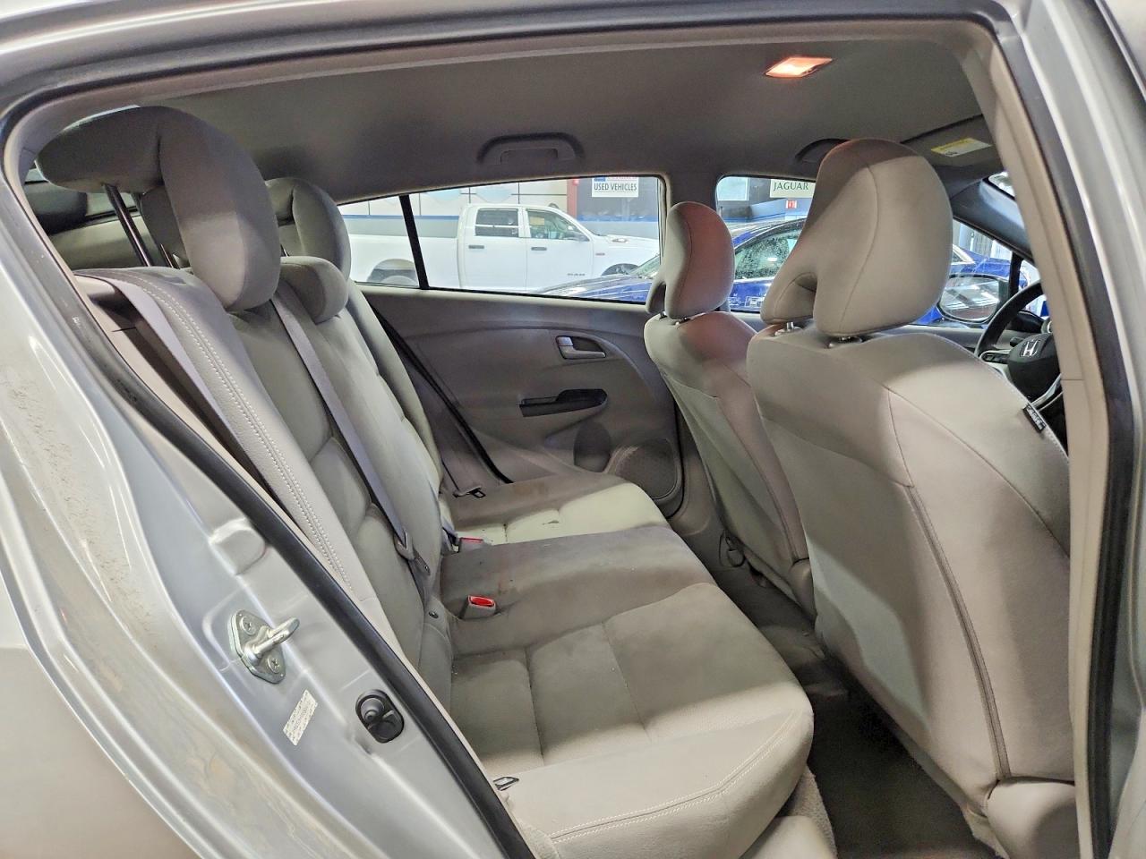 2014 Honda Insight Lx Silver vin: JHMZE2H50ES000191