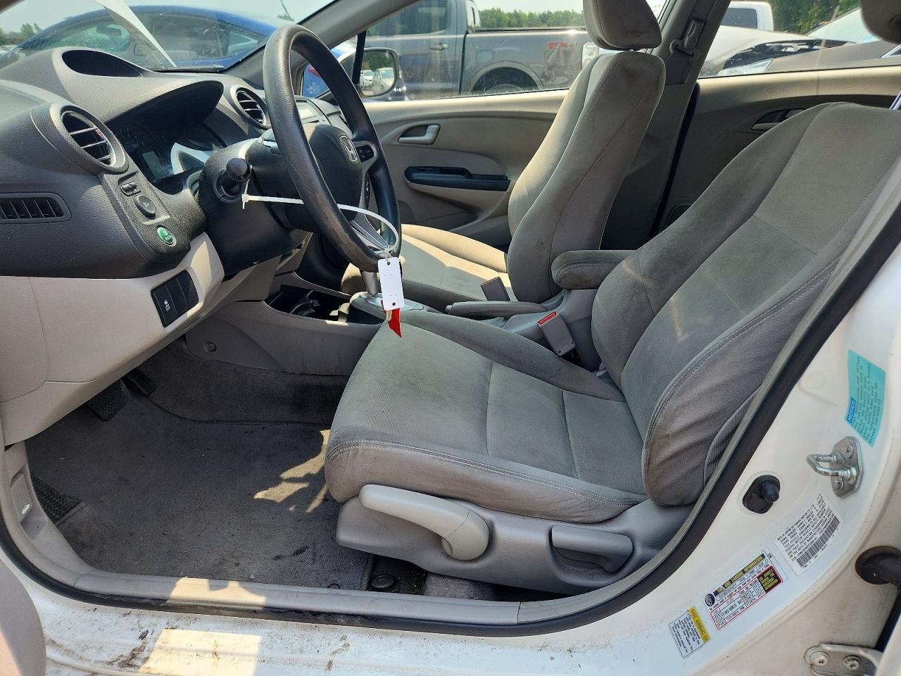 2014 Honda Insight Lx White vin: JHMZE2H52ES000161