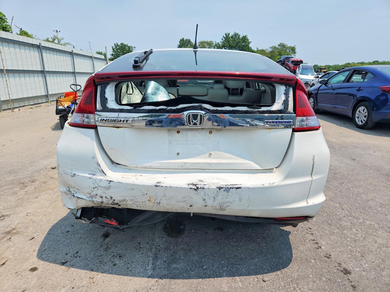 2014 Honda Insight Lx White vin: JHMZE2H52ES000161