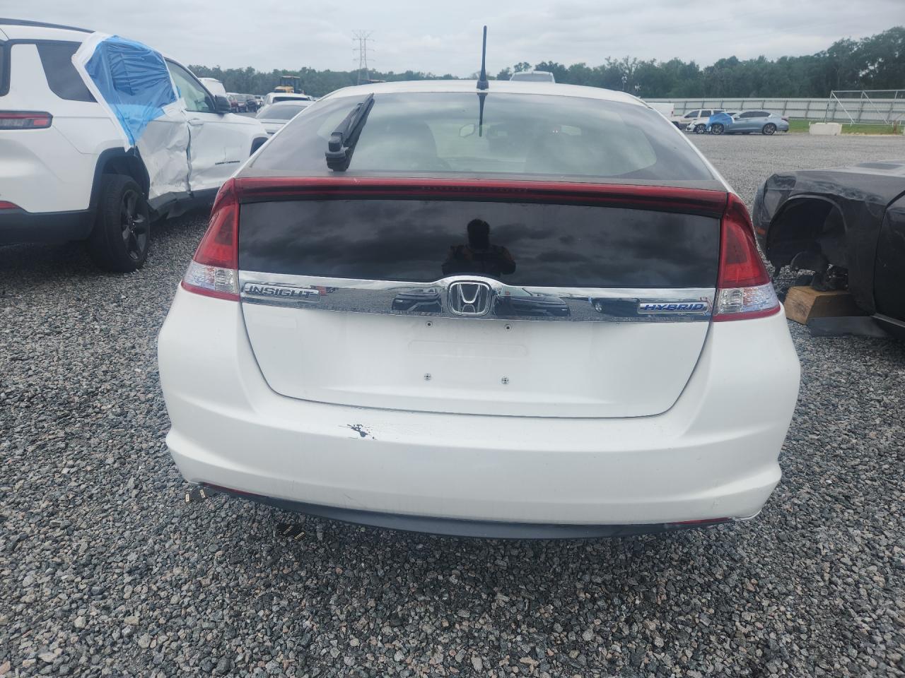 2014 Honda Insight Lx White vin: JHMZE2H56ES000101