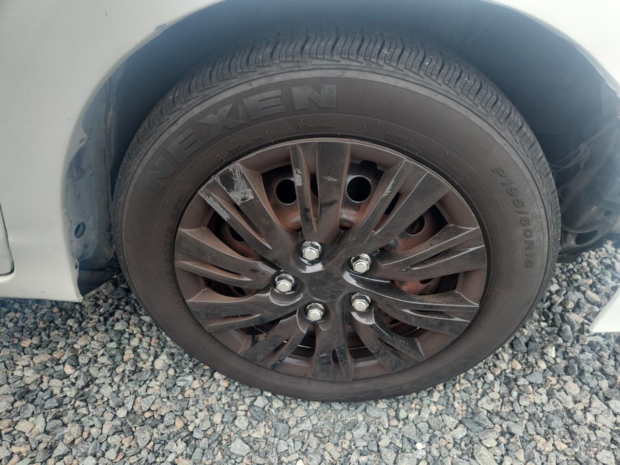 2014 Honda Insight Lx White vin: JHMZE2H56ES000101 Damage: Right Front Wheel Cover, Curb Rash, > 12 Inches