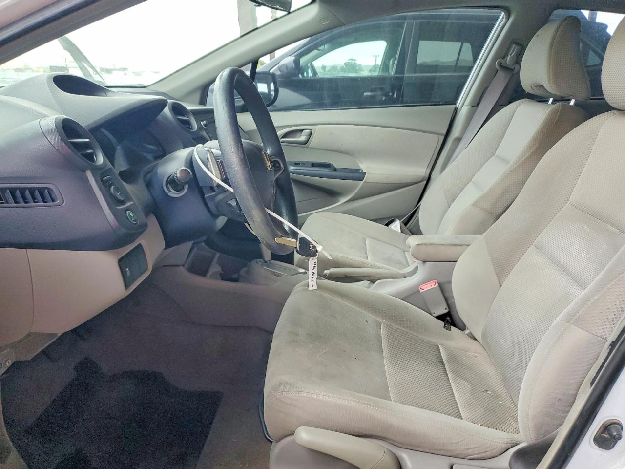 2010 Honda Insight White vin: JHMZE2H72AS007073