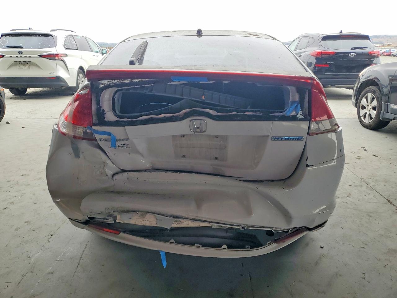 2010 Honda Insight White vin: JHMZE2H72AS007073