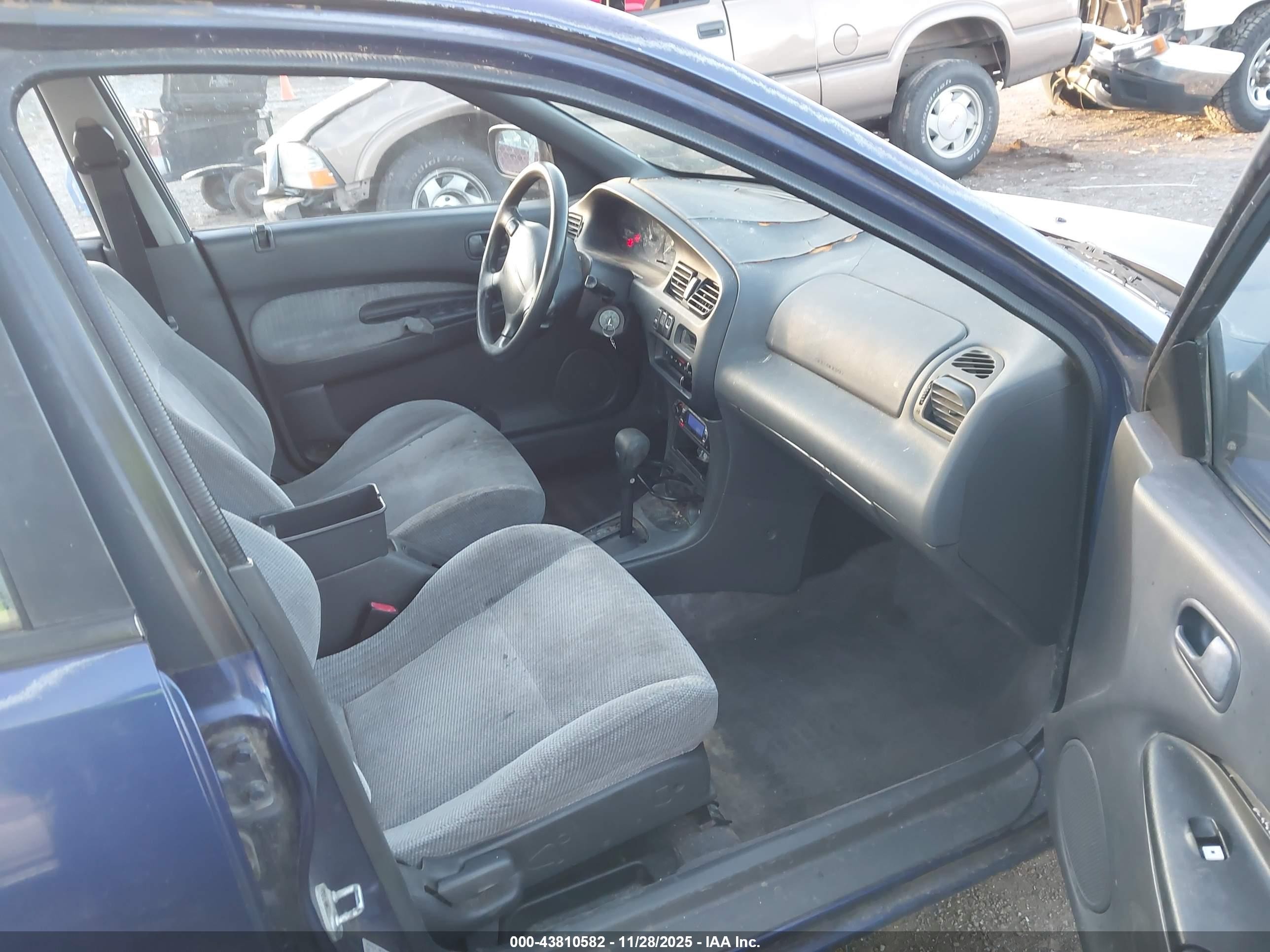 1995 Mazda Protege Dx/lx Blue vin: JM1BA1411S0137501