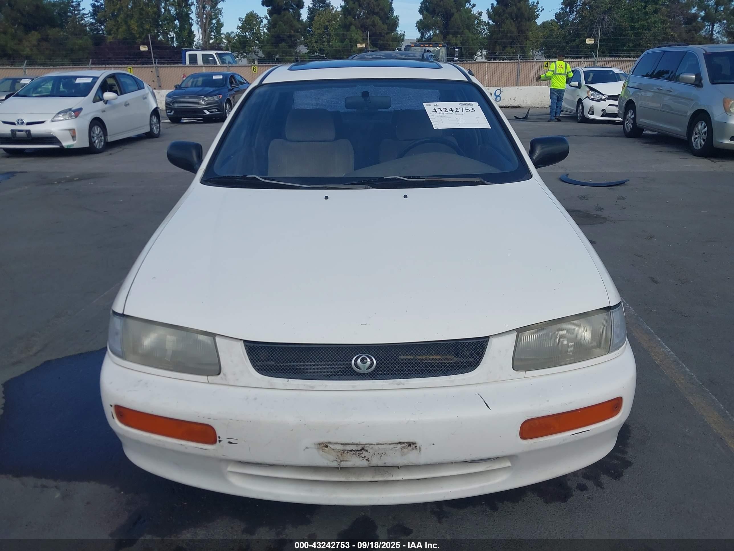 1995 Mazda Protege Dx/lx White vin: JM1BA1416S0110519