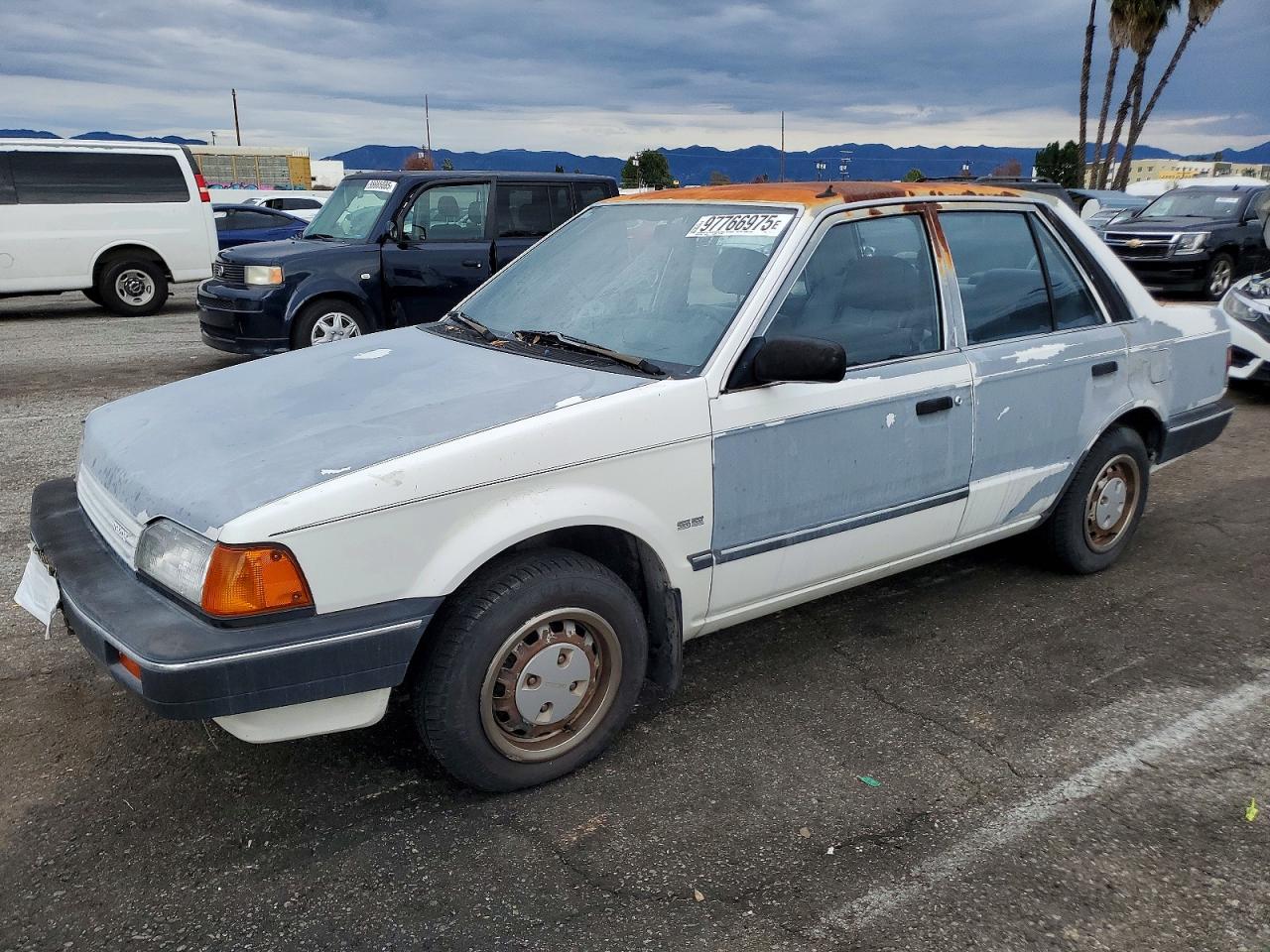 1989 Mazda 323 White vin: JM1BF2221K0305575