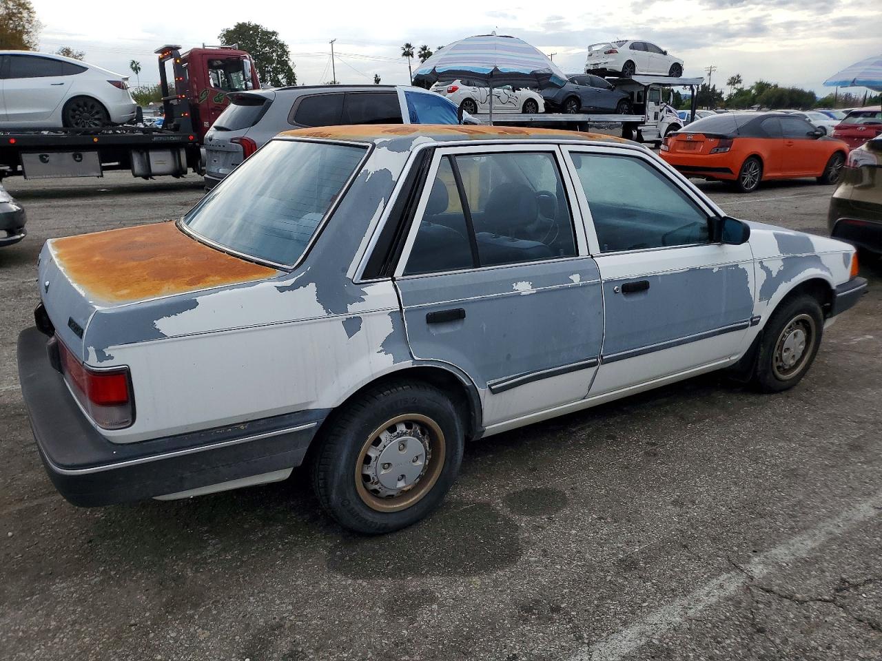 1989 Mazda 323 White vin: JM1BF2221K0305575