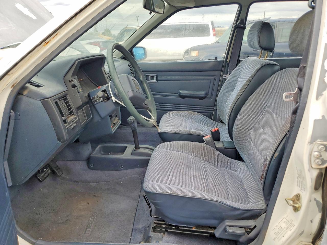 1989 Mazda 323 White vin: JM1BF2221K0305575