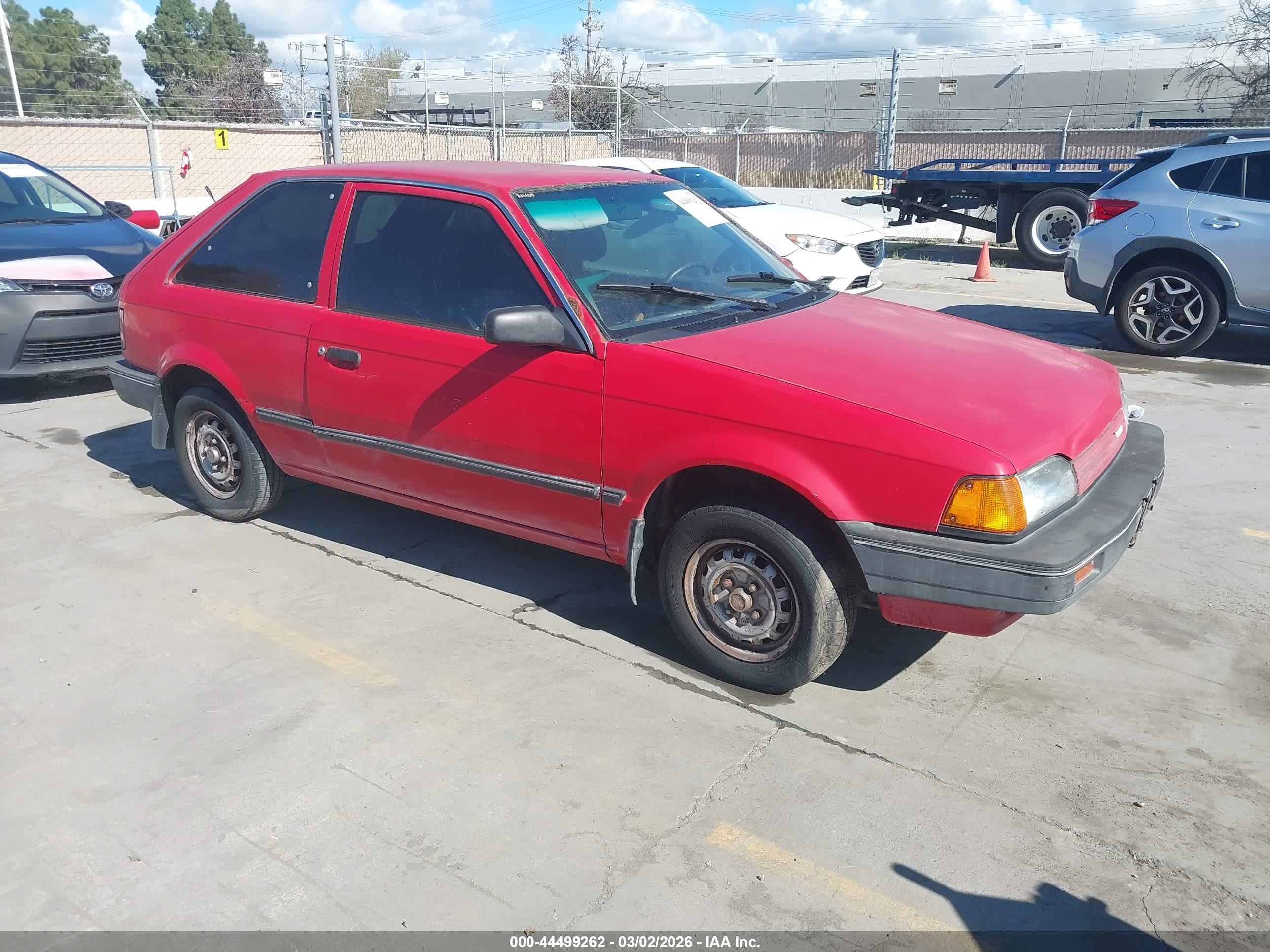 1989 Mazda 323   Red vin: JM1BF2327K0369182