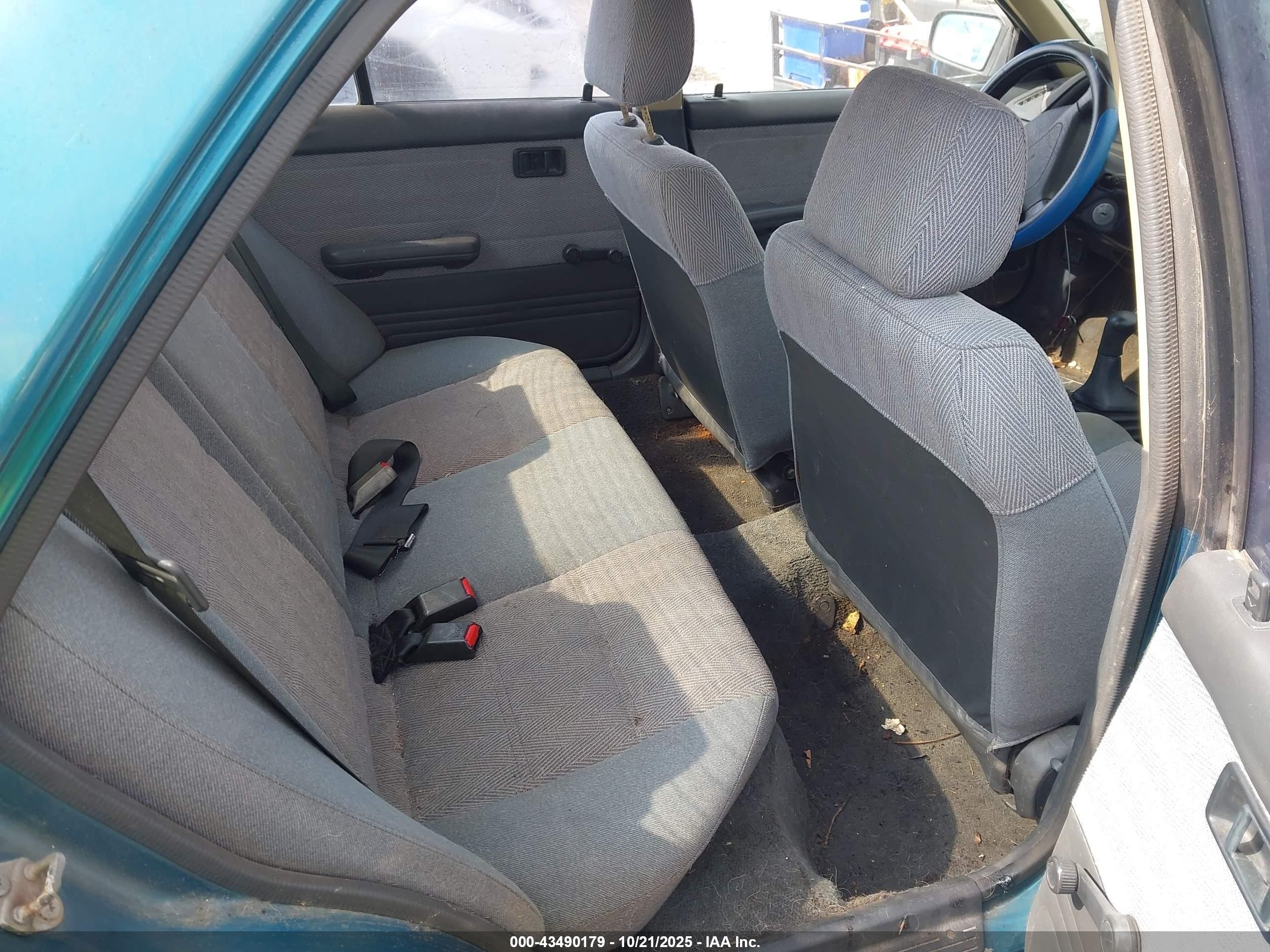 1994 Mazda Protege Dx Green vin: JM1BG2243R0739361