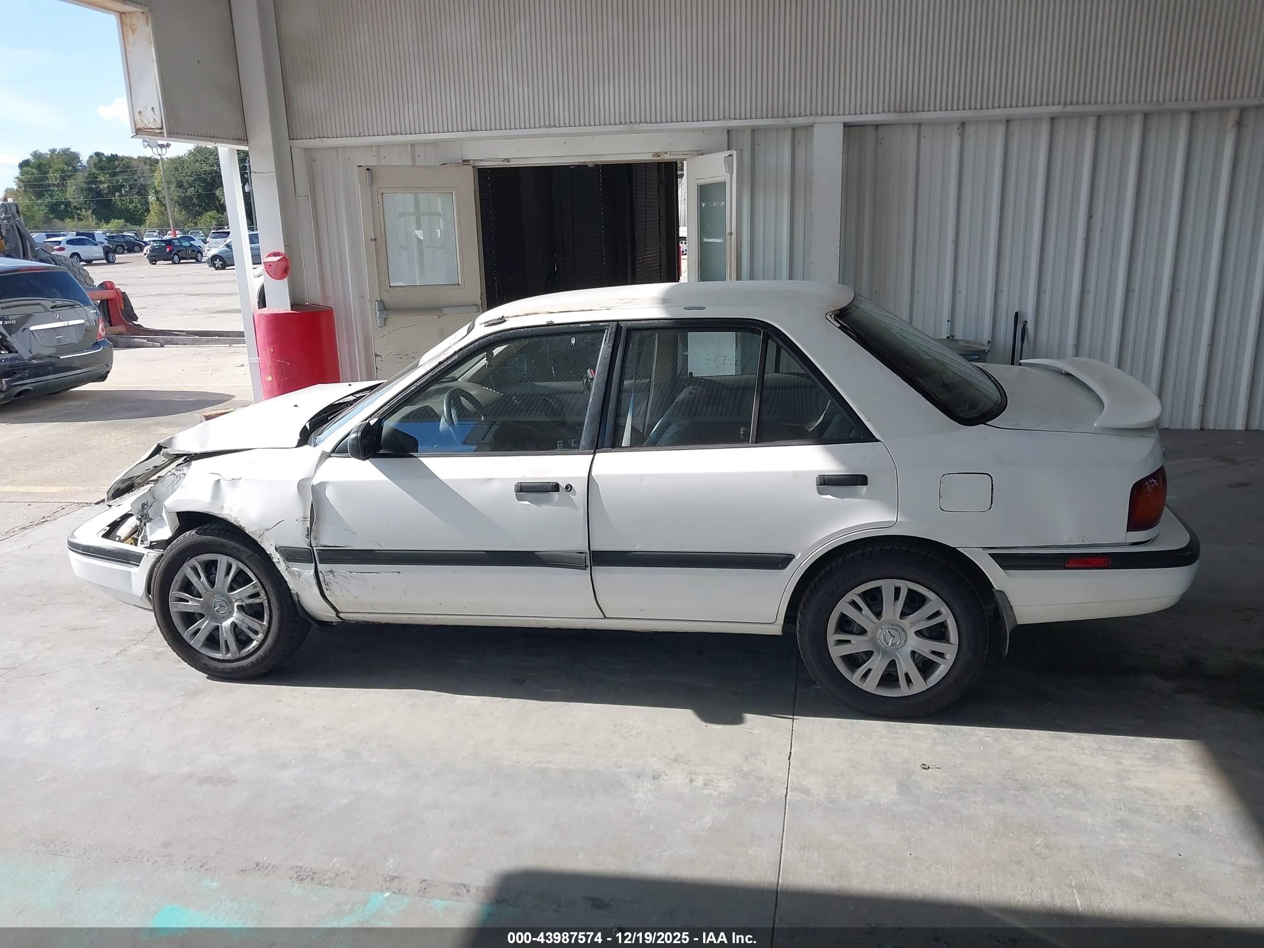 1994 Mazda Protege Dx White vin: JM1BG2244R0733813