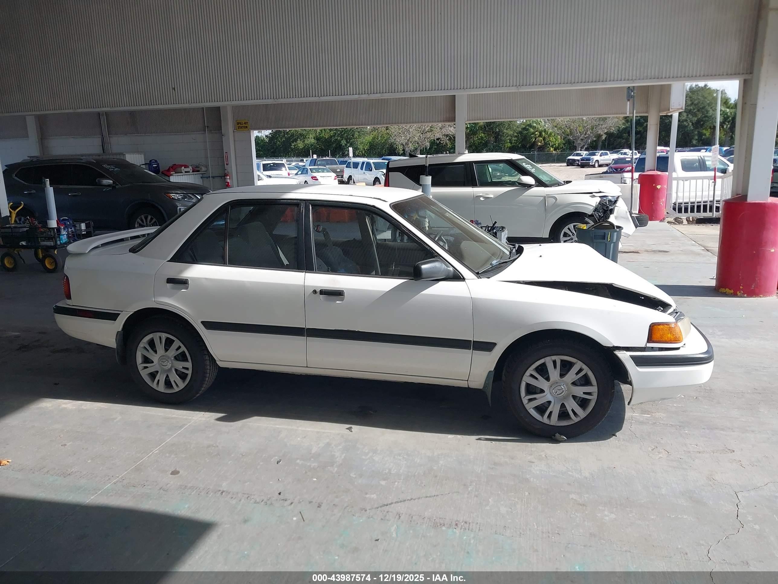 1994 Mazda Protege Dx White vin: JM1BG2244R0733813