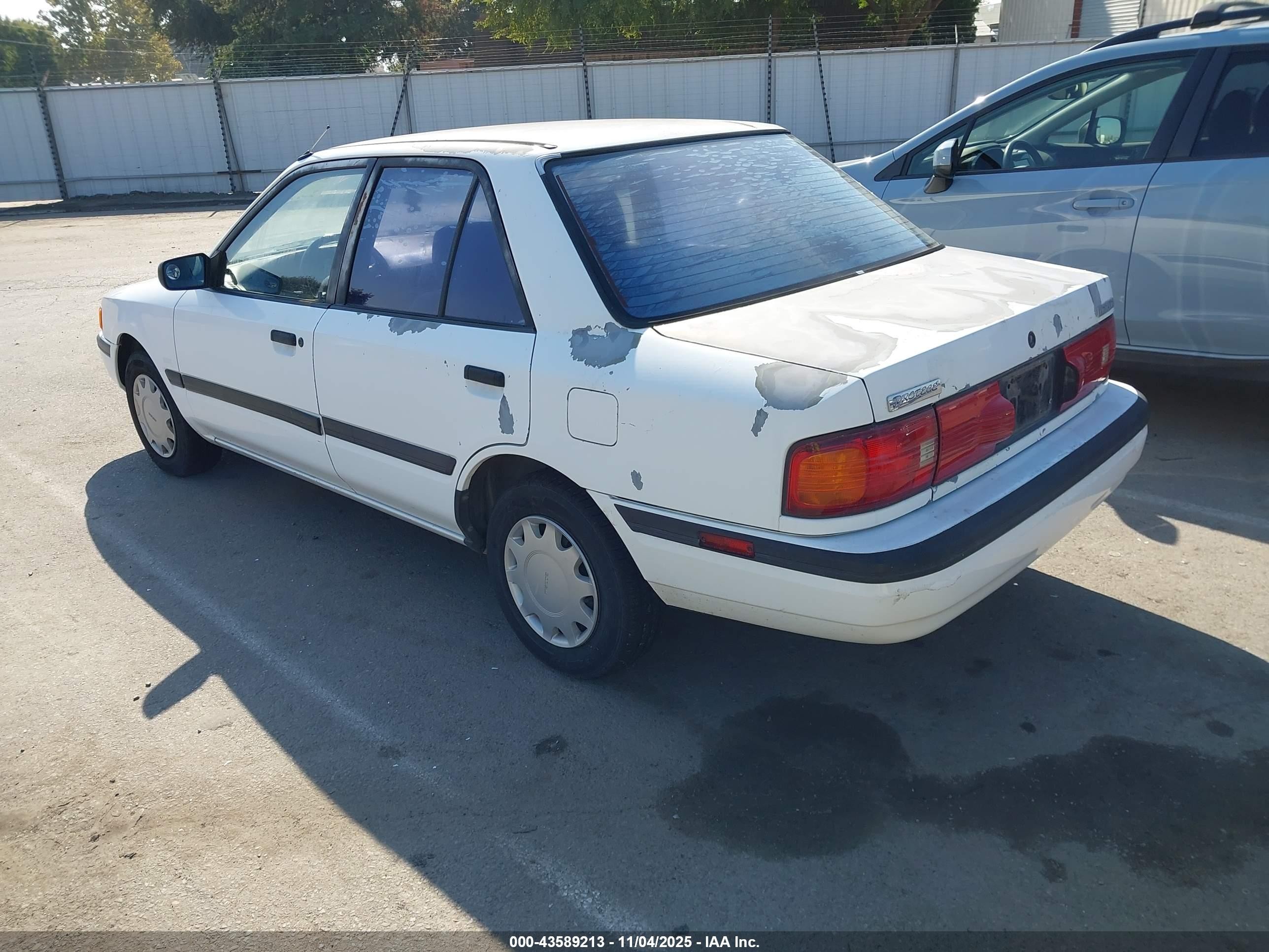 1993 Mazda Protege Dx White vin: JM1BG224XP0598155