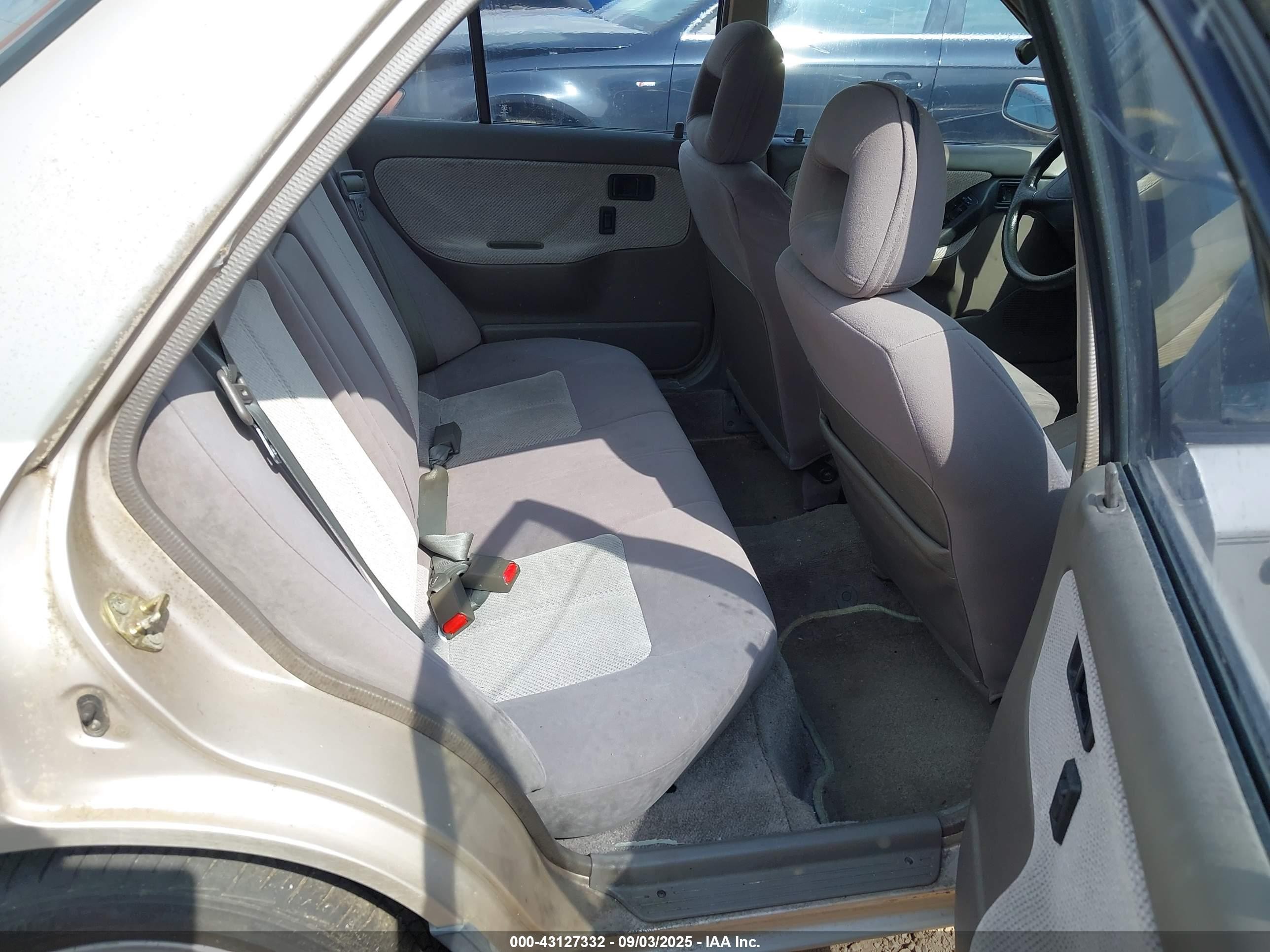 1993 Mazda Protege Lx Silver vin: JM1BG2266P0642086