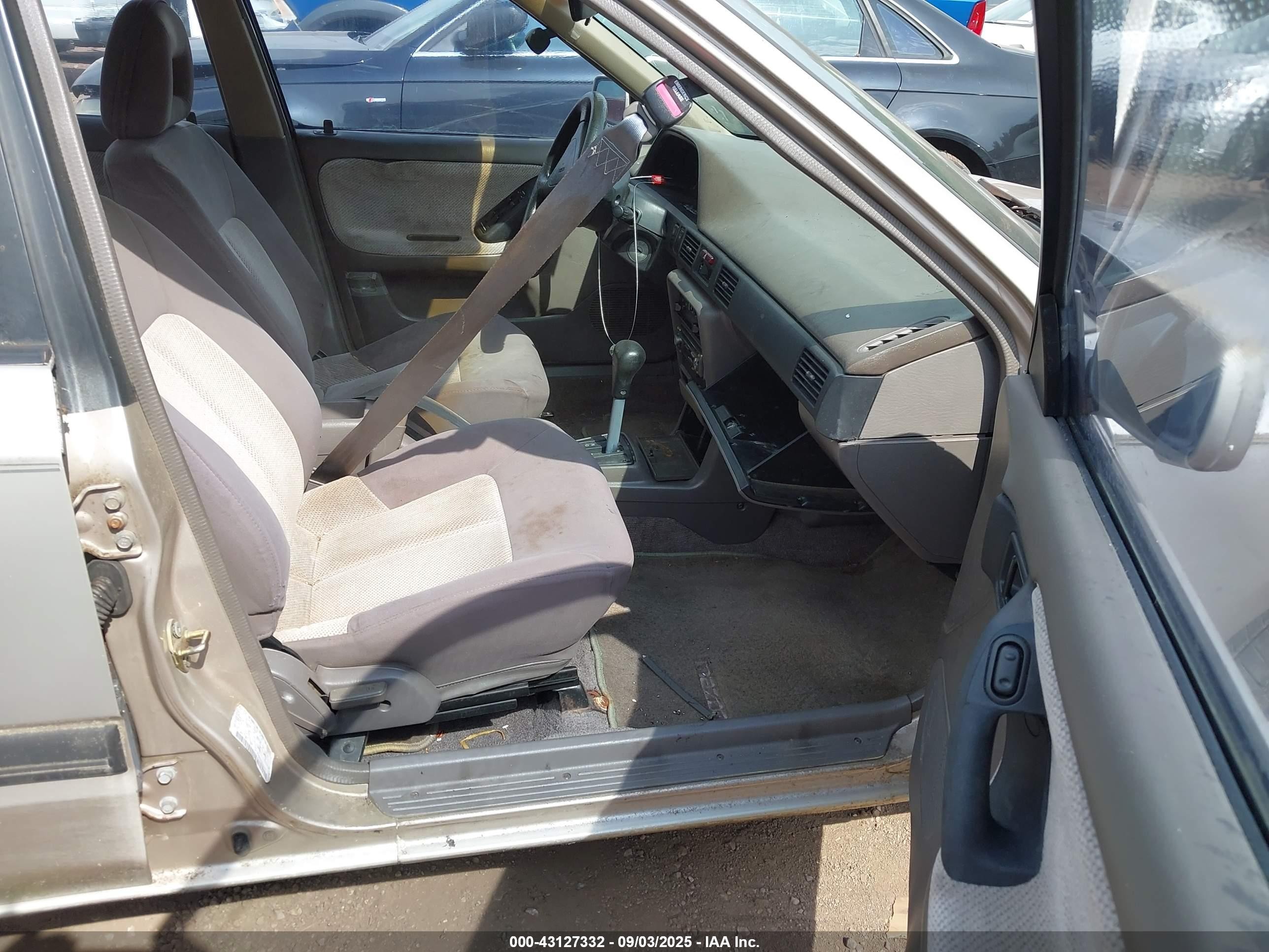 1993 Mazda Protege Lx Silver vin: JM1BG2266P0642086