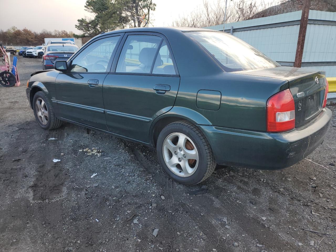 2000 Mazda Protege Es Green vin: JM1BJ2210Y0276679