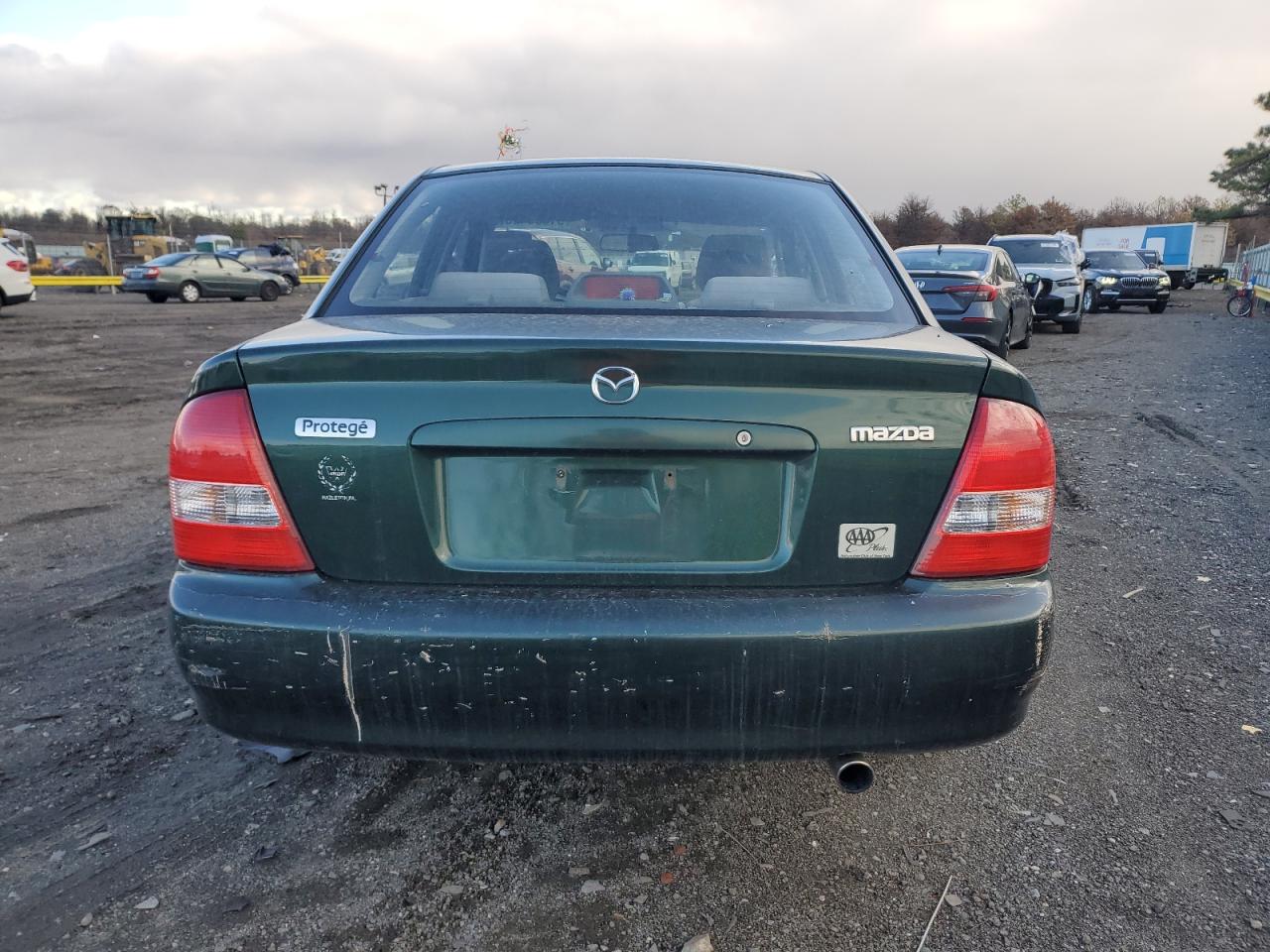 2000 Mazda Protege Es Green vin: JM1BJ2210Y0276679