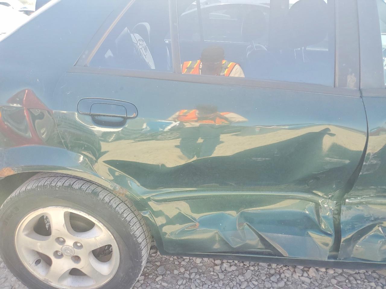 2000 Mazda Protege Es Green vin: JM1BJ2211Y0266209