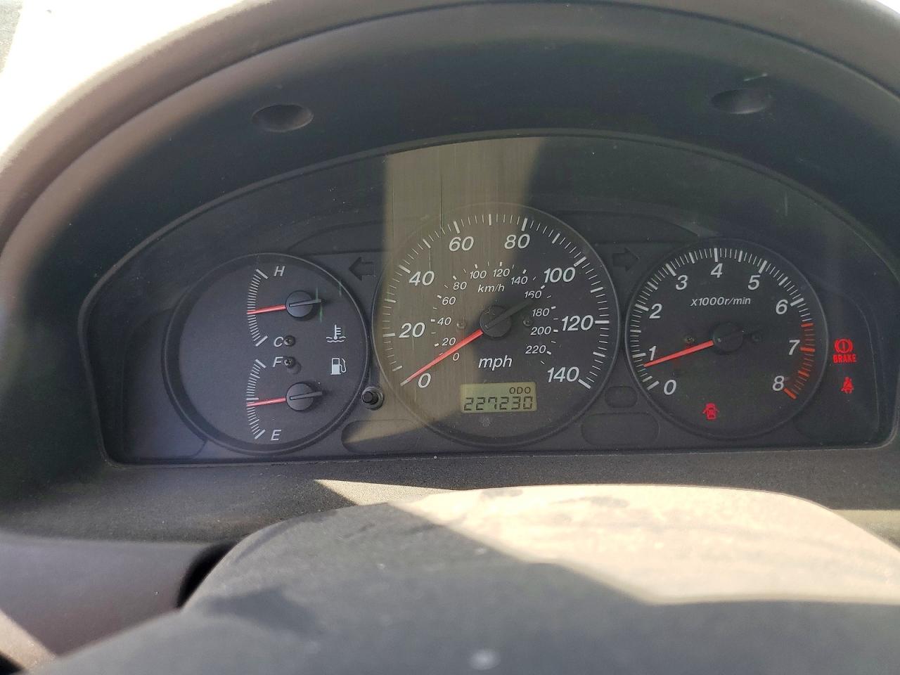 2000 Mazda Protege Es Green vin: JM1BJ2211Y0266209