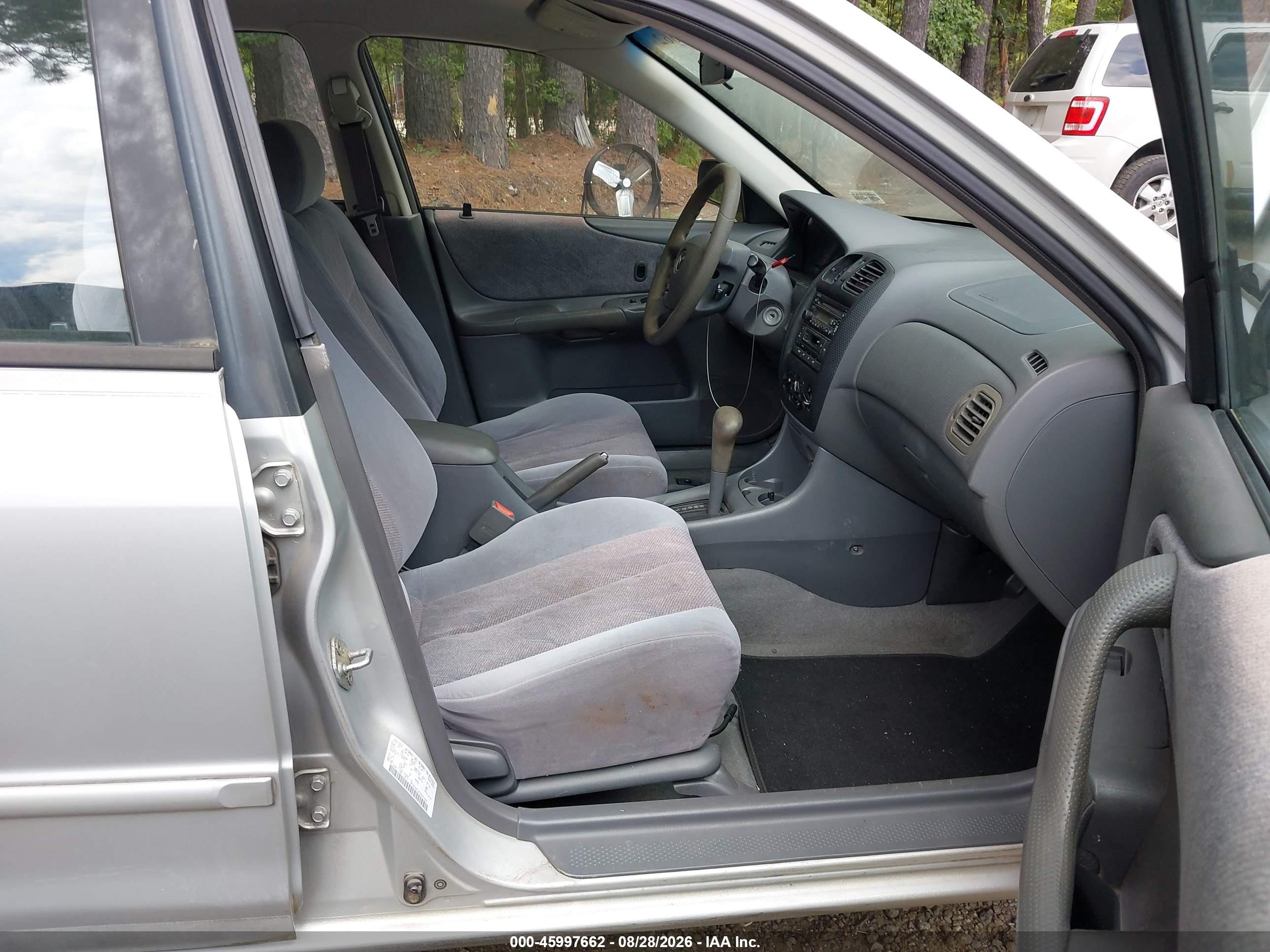2000 Mazda Protege Es Silver vin: JM1BJ2212Y0291748