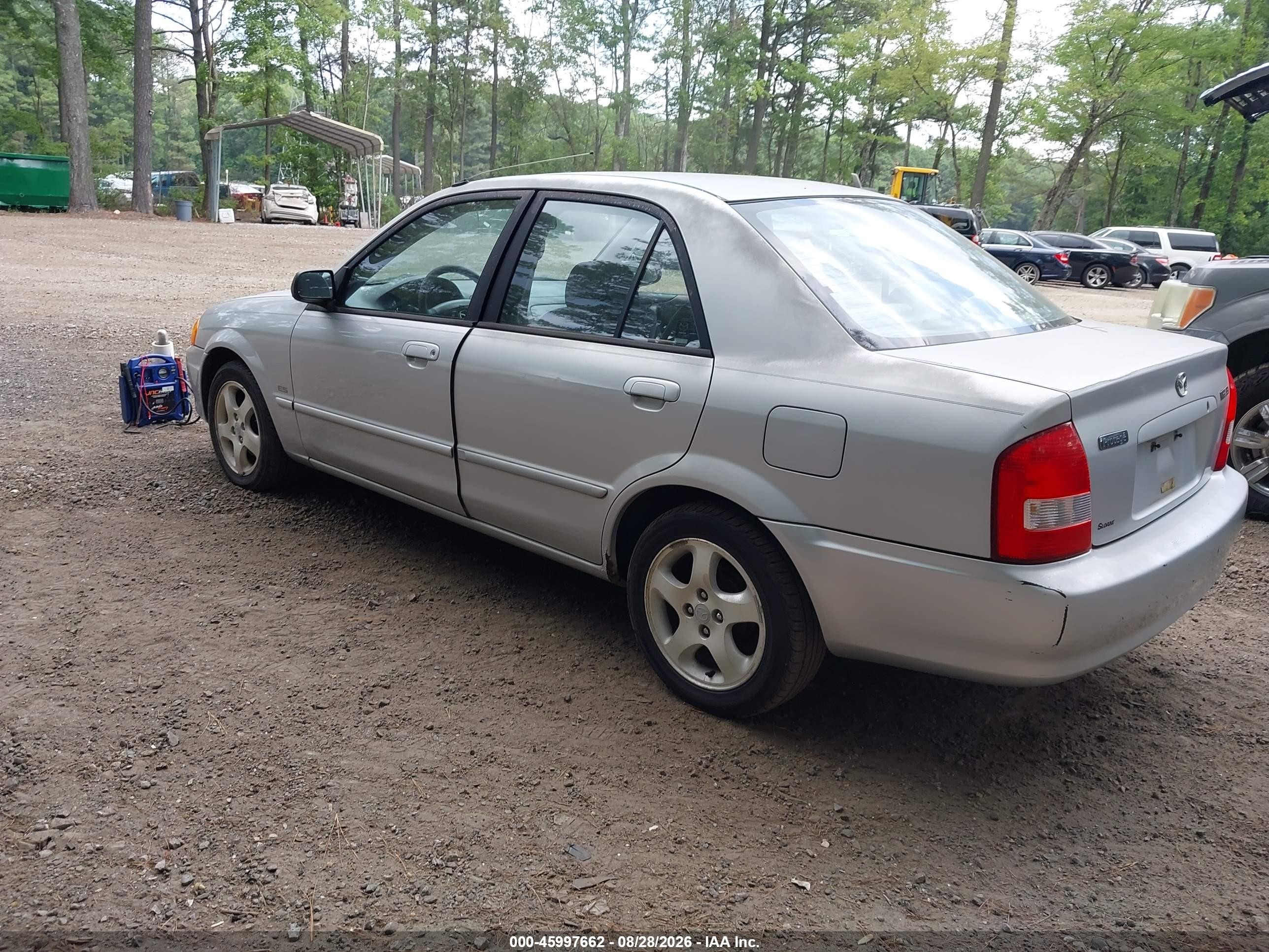 2000 Mazda Protege Es Silver vin: JM1BJ2212Y0291748