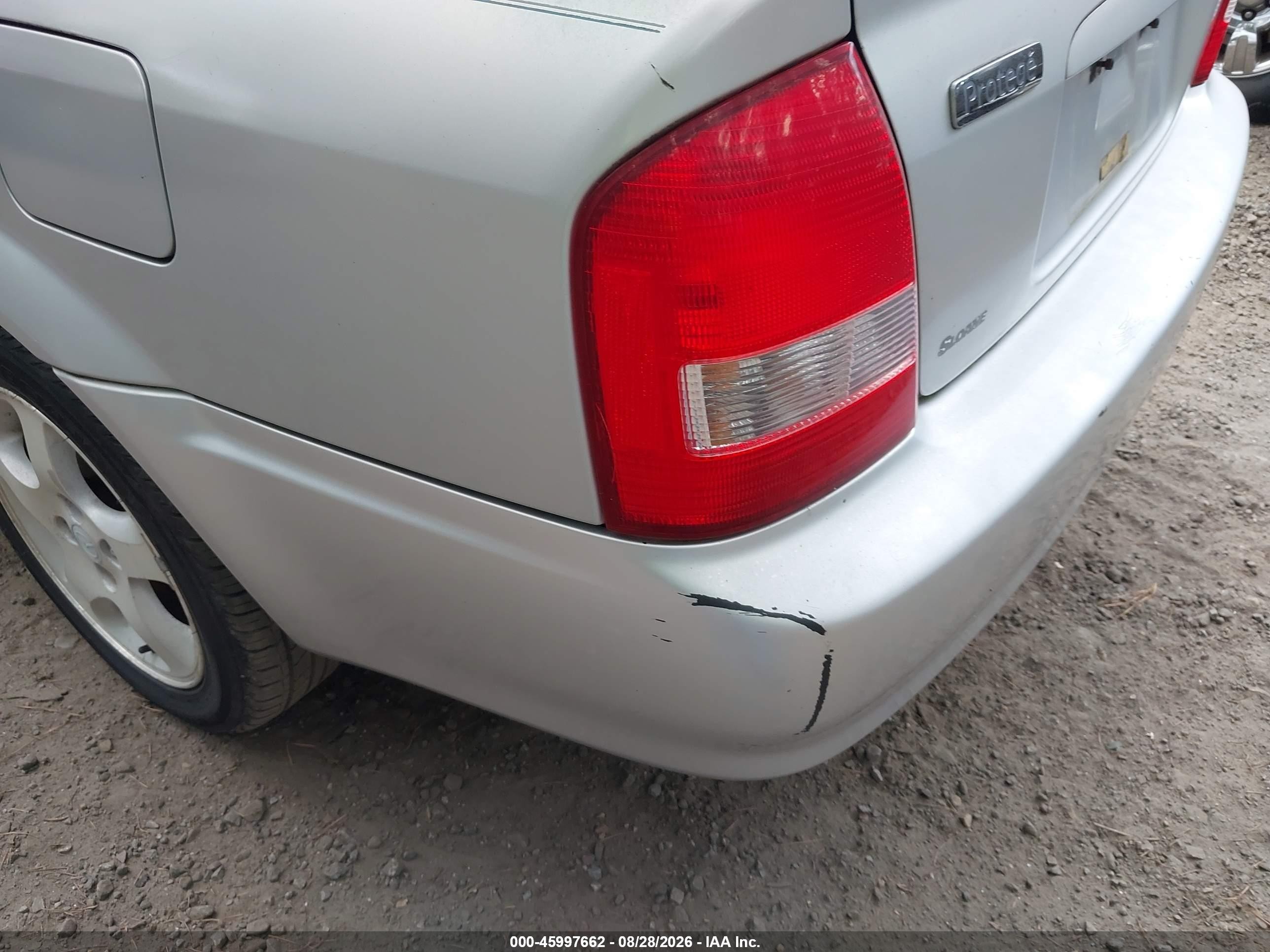 2000 Mazda Protege Es Silver vin: JM1BJ2212Y0291748