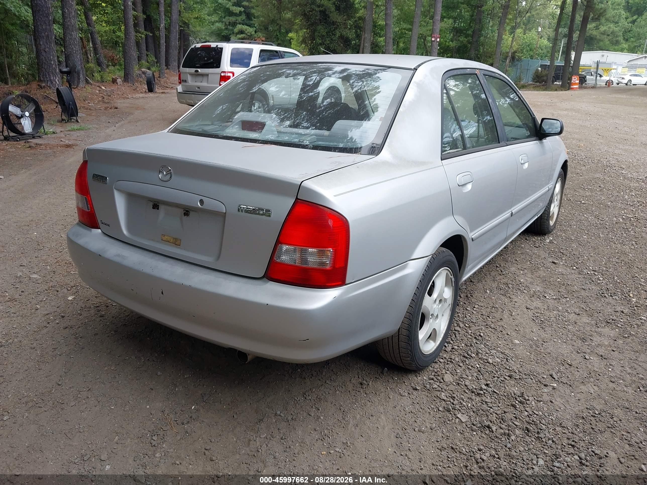 2000 Mazda Protege Es Silver vin: JM1BJ2212Y0291748