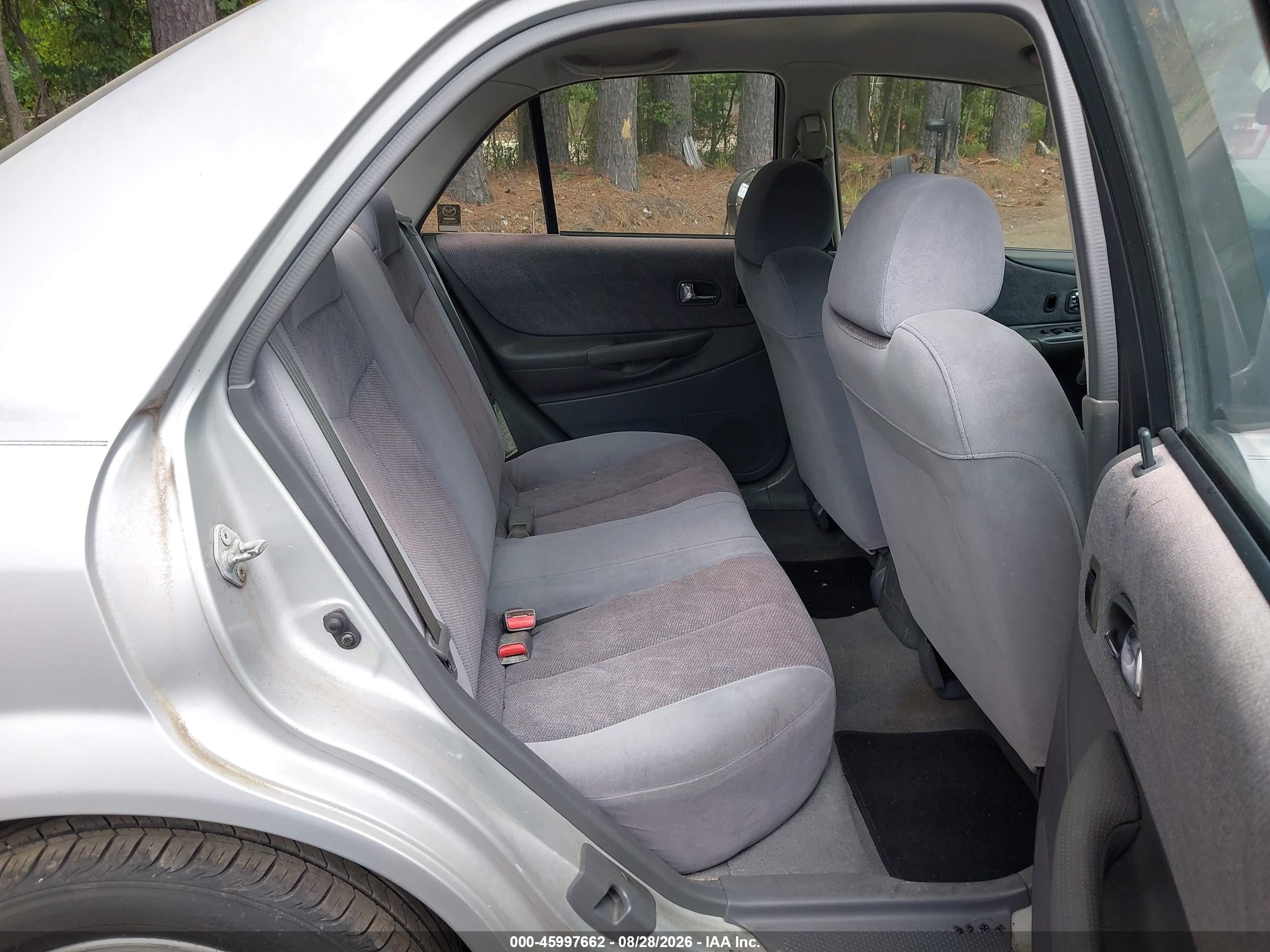 2000 Mazda Protege Es Silver vin: JM1BJ2212Y0291748