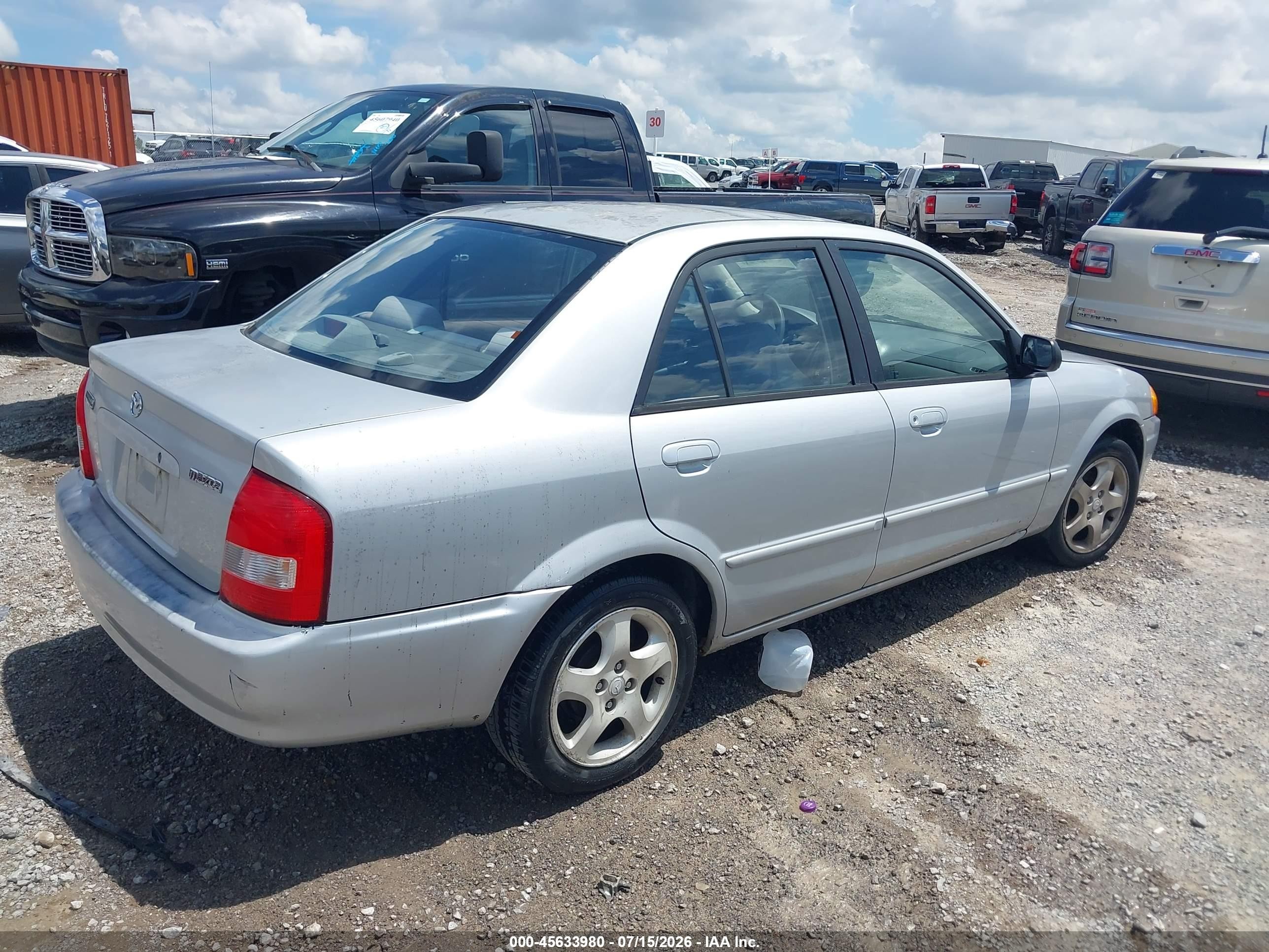 2000 Mazda Protege Es Silver vin: JM1BJ2215Y0296927