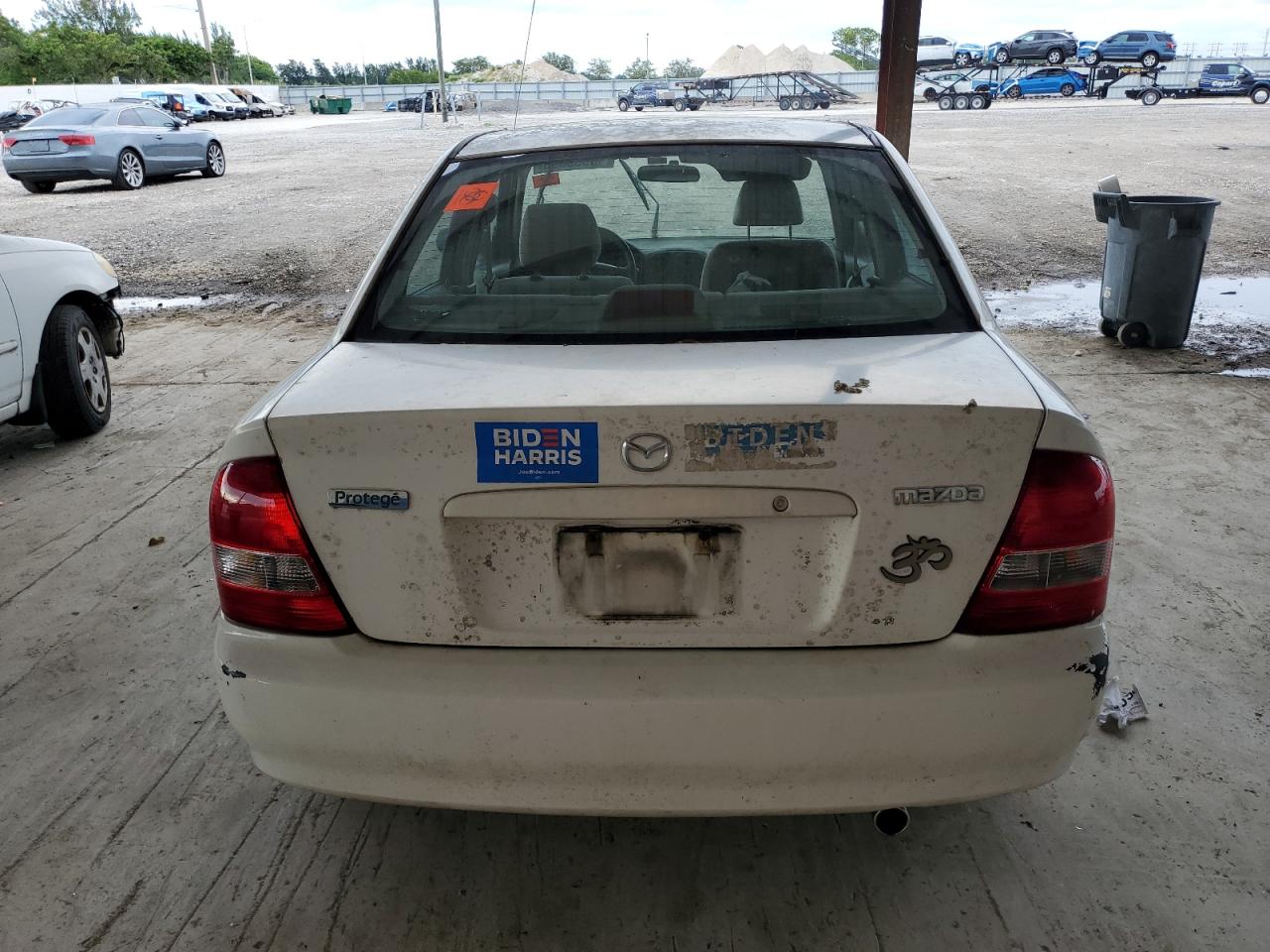 2000 Mazda Protege Dx Белый vin: JM1BJ2222Y0279270