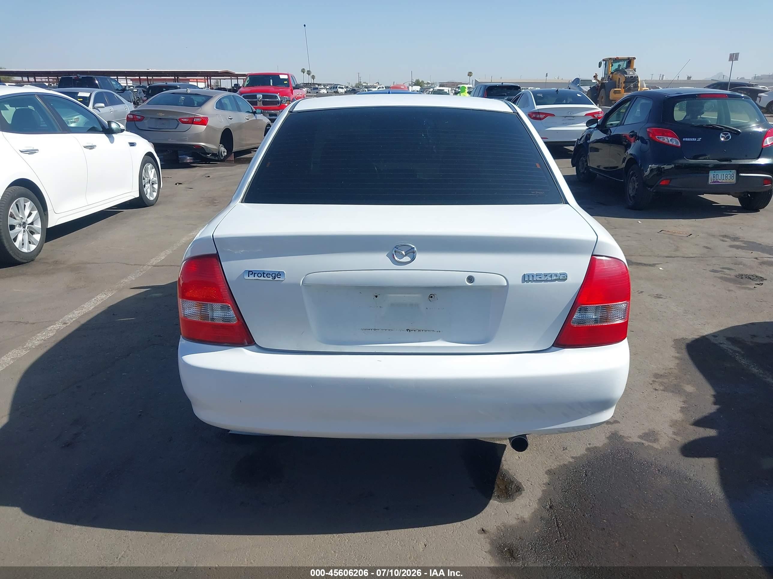 1999 Mazda Protege Dx/lx Белый vin: JM1BJ2225X0133881
